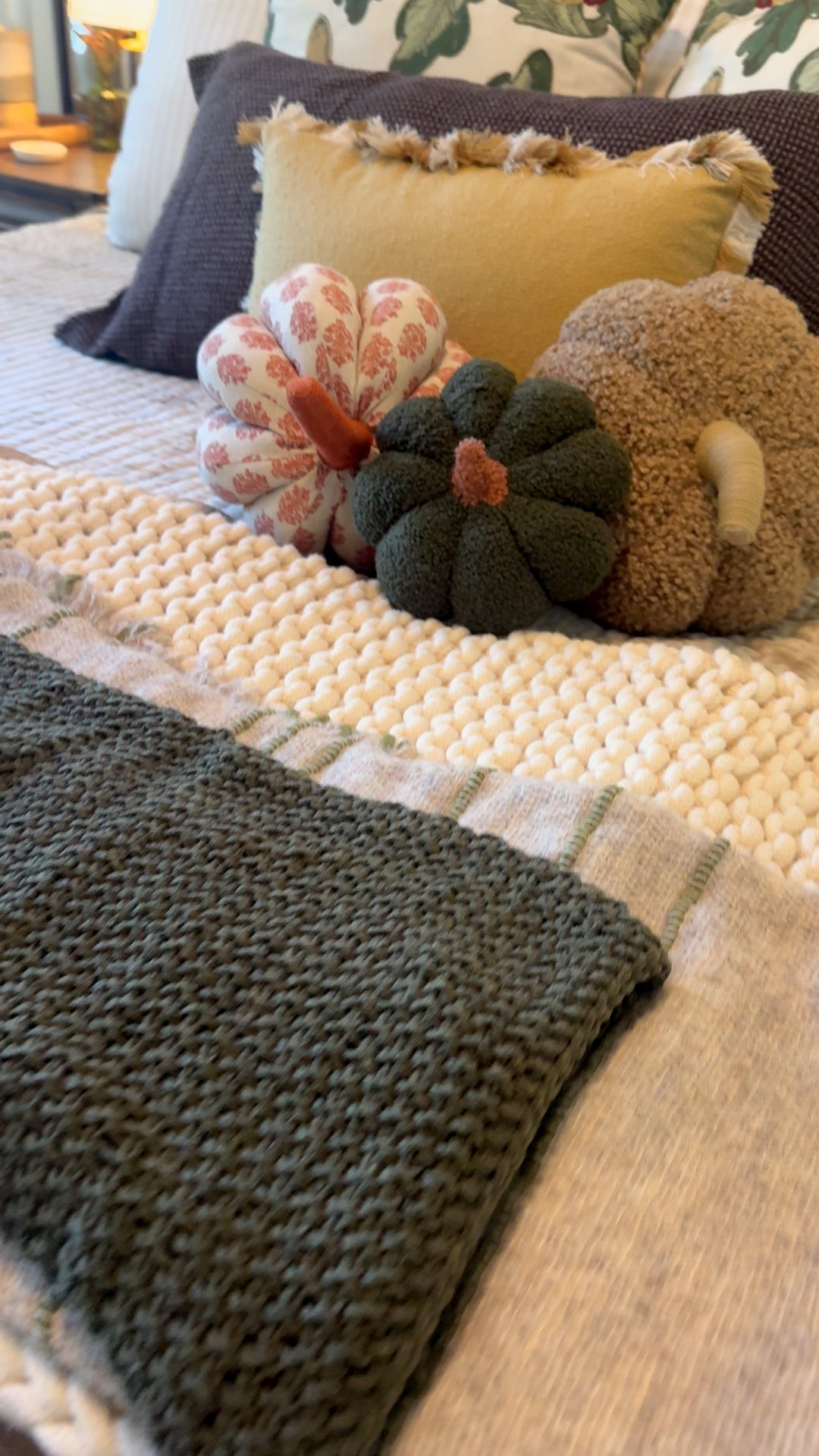 It’s a little things that make your house a home during the season changes. Love these little pumpkin pillows to bring fall into my home. Super affordable way to decorate.




#LTKHome #LTKFindsUnder50 #LTKSeasonal