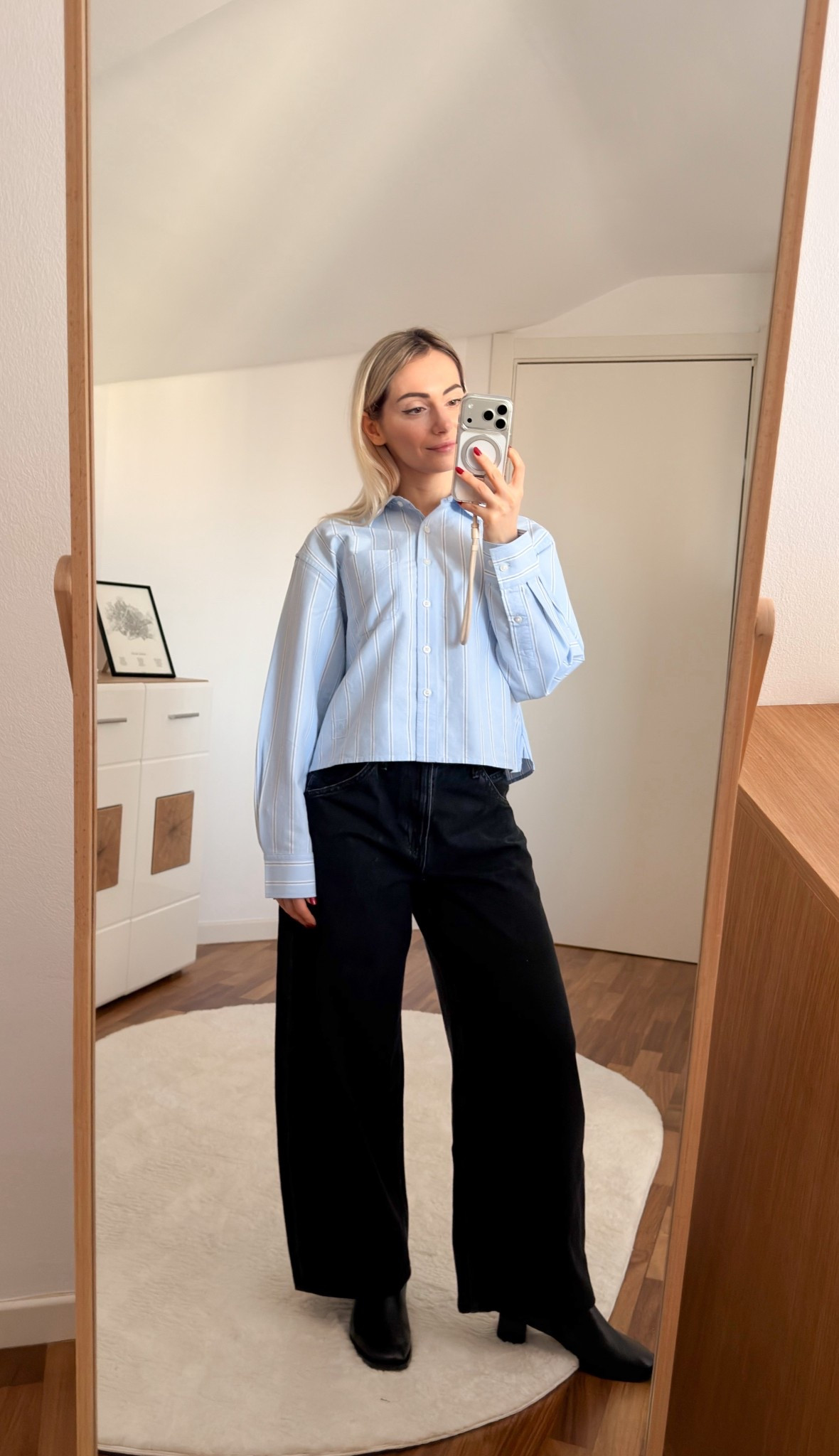 Nuovo ordine uniqlo con camicia Oxford e pantaloni barrel con orlo su misura! Perfetto per petite💫 io indosso una XXS di camicia mentre jeans un 24x29 inch accorciato a 65 cm (sono alta 1.55cm). 

#LTKpetite #LTKitalia #LTKeurope