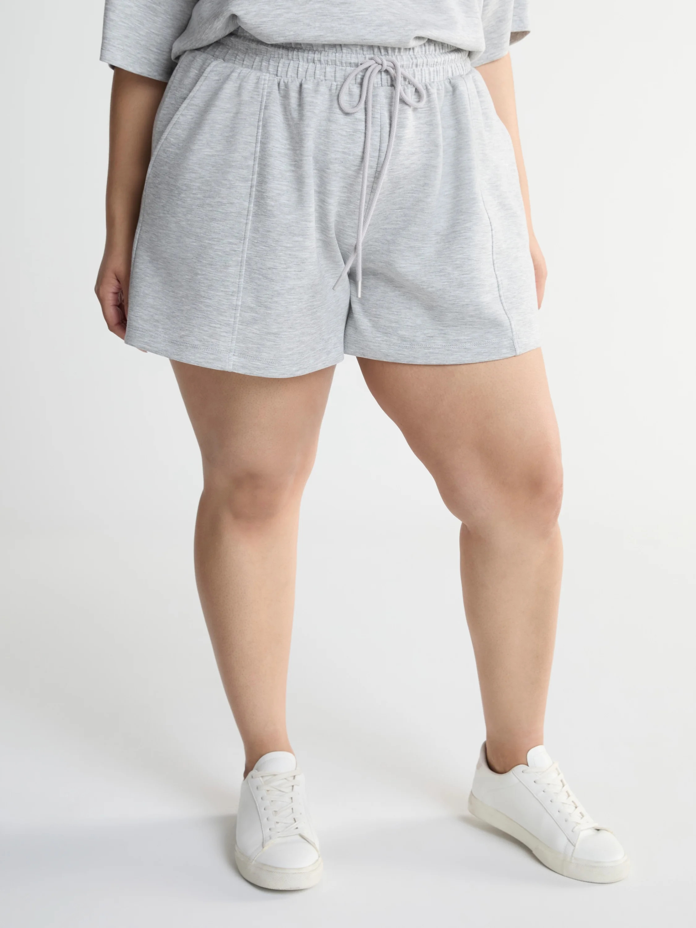 Scoop Women's and Women’s Plus Ultimate ScubaKnit Seamed Shorts, Sizes XS-4X - Walmart.com | Walmart (US)