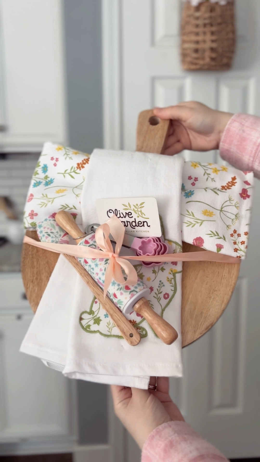 Last minute Easter hostess gift under $15!
Perfect little gift to bring this Easter thoughtful, cute, & budget-friendly 💕

Comment “Gift” & I’ll send you everything you need straight to your inbox 🫶🏻











.
.
.
.
.
.
#eastergifts #easterhostessgift #hostessgift #eastergiftideas #eastergiftideas 

#LTKU #LTKSaleAlert #LTKSeasonal