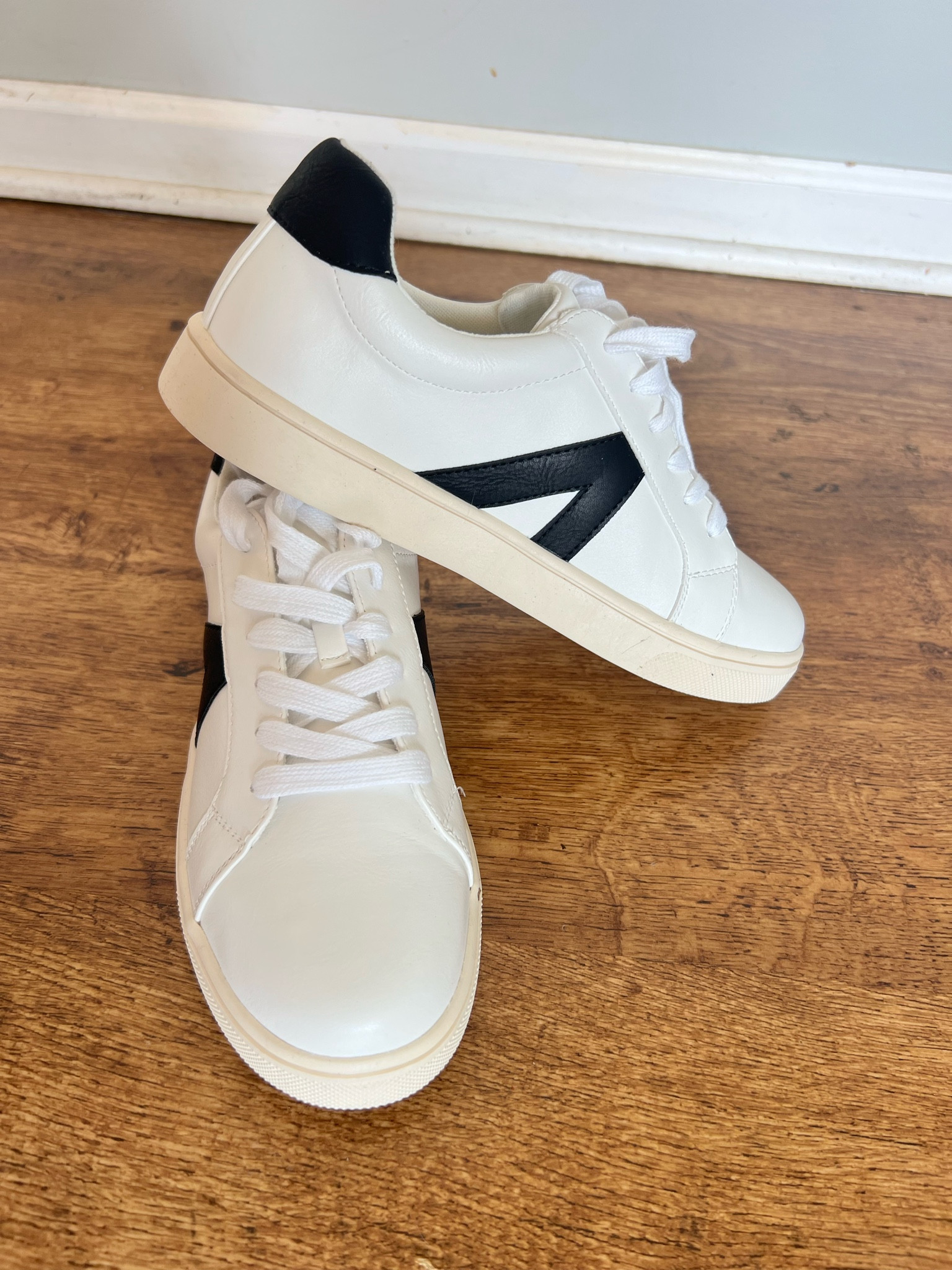 White sneakers
Shoes 
Summer shoes
So gorgeous 
Showstoppers 
I love the ones with the black lines 


#LTKshoecrush #LTKFind #LTKsalealert