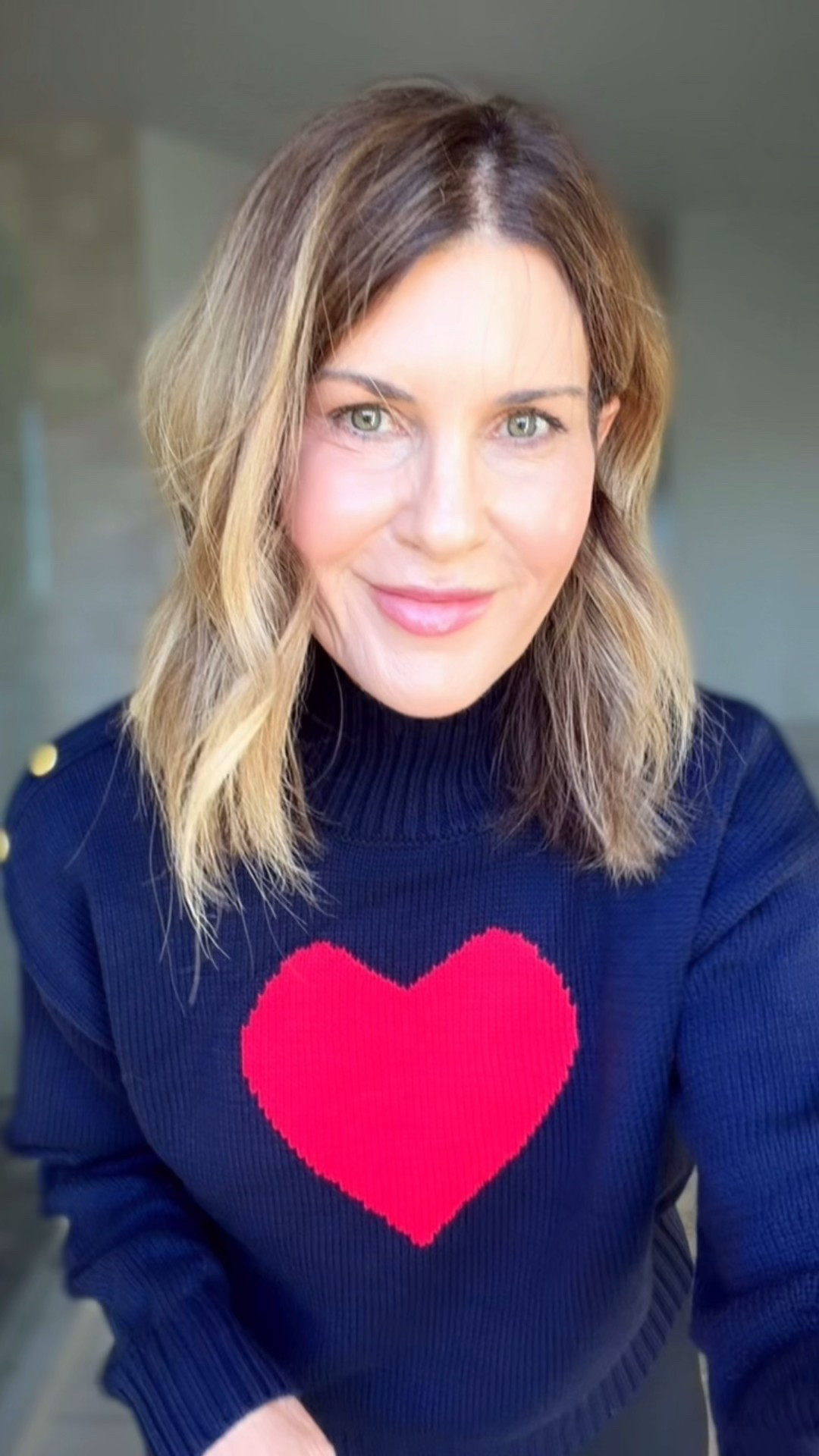  Ute sweater restocked heart or stripe gold button details 
Fits true to size 