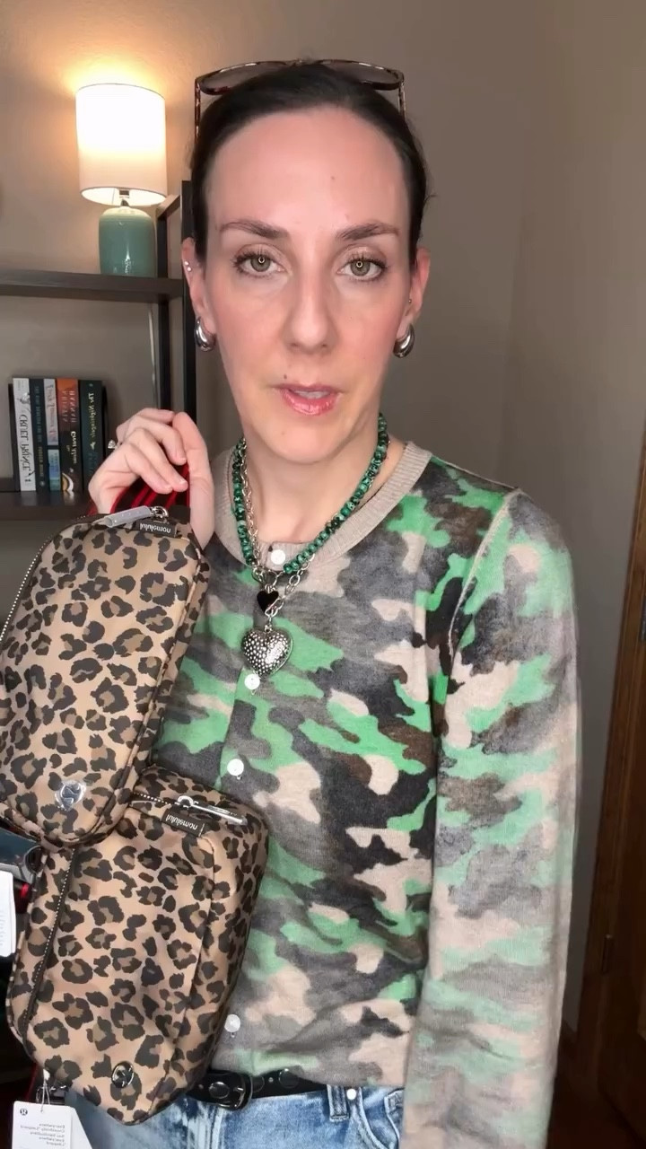Lululemon came out with a new animal print in both the crossbody AND belt bag, and I can’t decide which option I like more?! Which is your favorite?!

(I also love that both can be long enough for me being a tall gal, but could be shortened up for my petite friends!) 

Let me know if you want the link to either one! 

#fashion #casualstyle #ootd #style #millennial