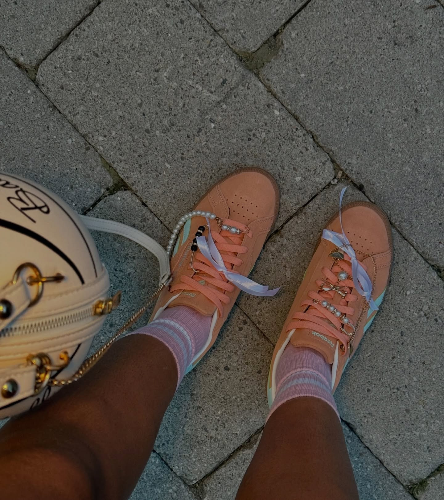 Put me in coach! 🏀
—
Make sure you guys check out the
Home Game: Toronto Loves Basketball exhibit at the Harbourfront Centre by @museumoftoronto 
.
.
#outfitinspo #fallstyle #ootd #ootdstyle #style #fashion #torontostylist #torontofashion #aesthetic #igdaily #fashioncontent #explorepage #styleinspo #instagood #like #instadaily #springfashion #styling #canadianfashion #discoverunder5k #fashionreels #nanoinfluencer #nanoinfluencertoronto #nanoinfluencernewyork