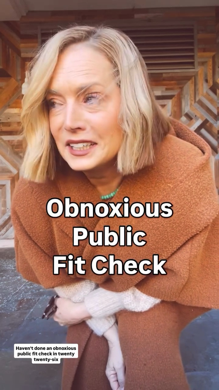 I’m back at it. Freezing cold OPFC. 🥾🧦👖👘🕶️

Shoes @ugg 
Denim @mother 
Tee @abercrombie 
Sweater @sezane 
Kimono Wrap @freepeople 
Sunglasses @freyrs_sunglasses 

#obnoxiouspublicfitcheck #over50style #shopmycloset #nonewclothestilspring