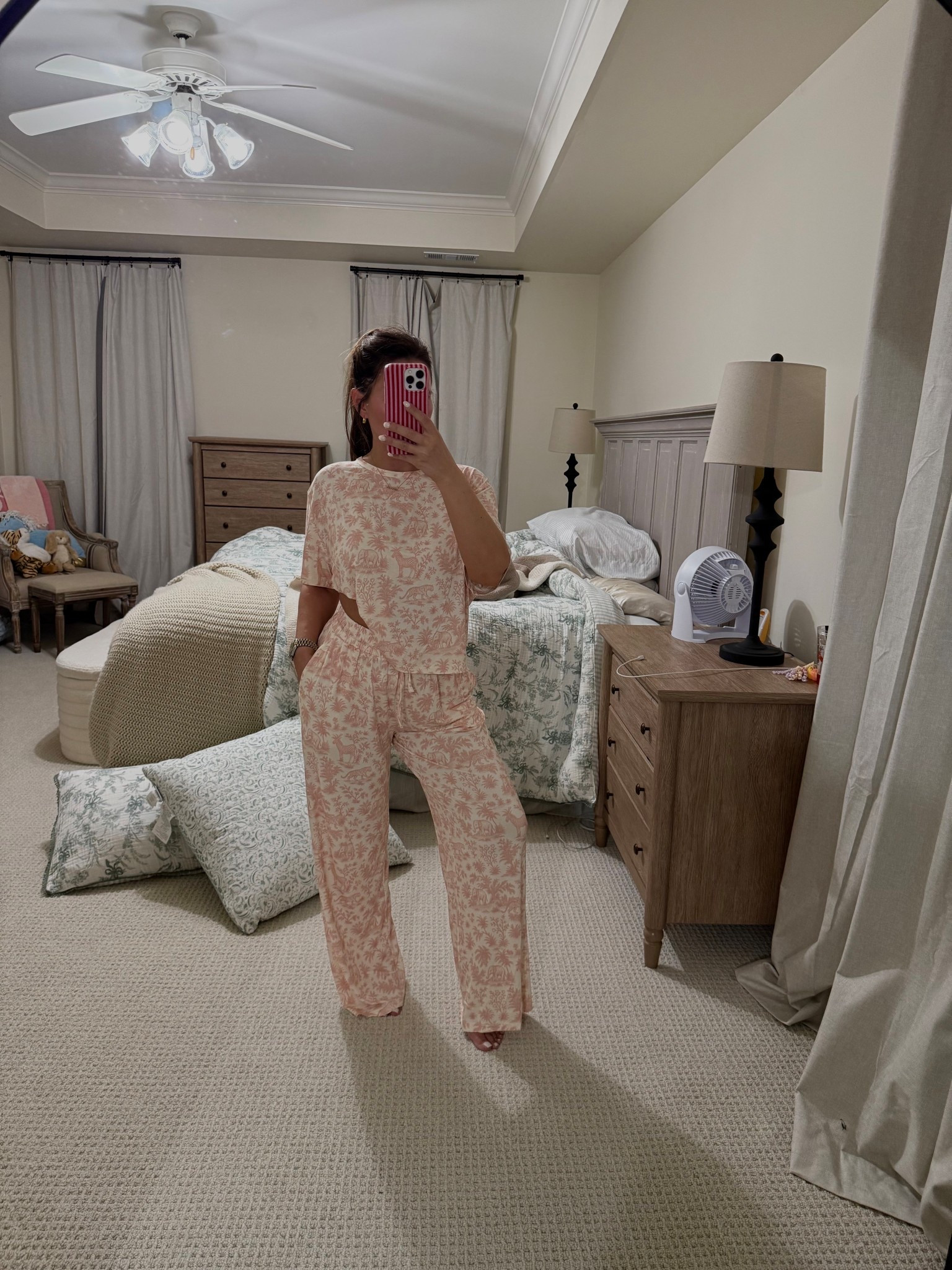 another night, another Silks set 🌸 #loungewear #pajamas #silksdesign

#LTKmomlife #LTKgrwm
