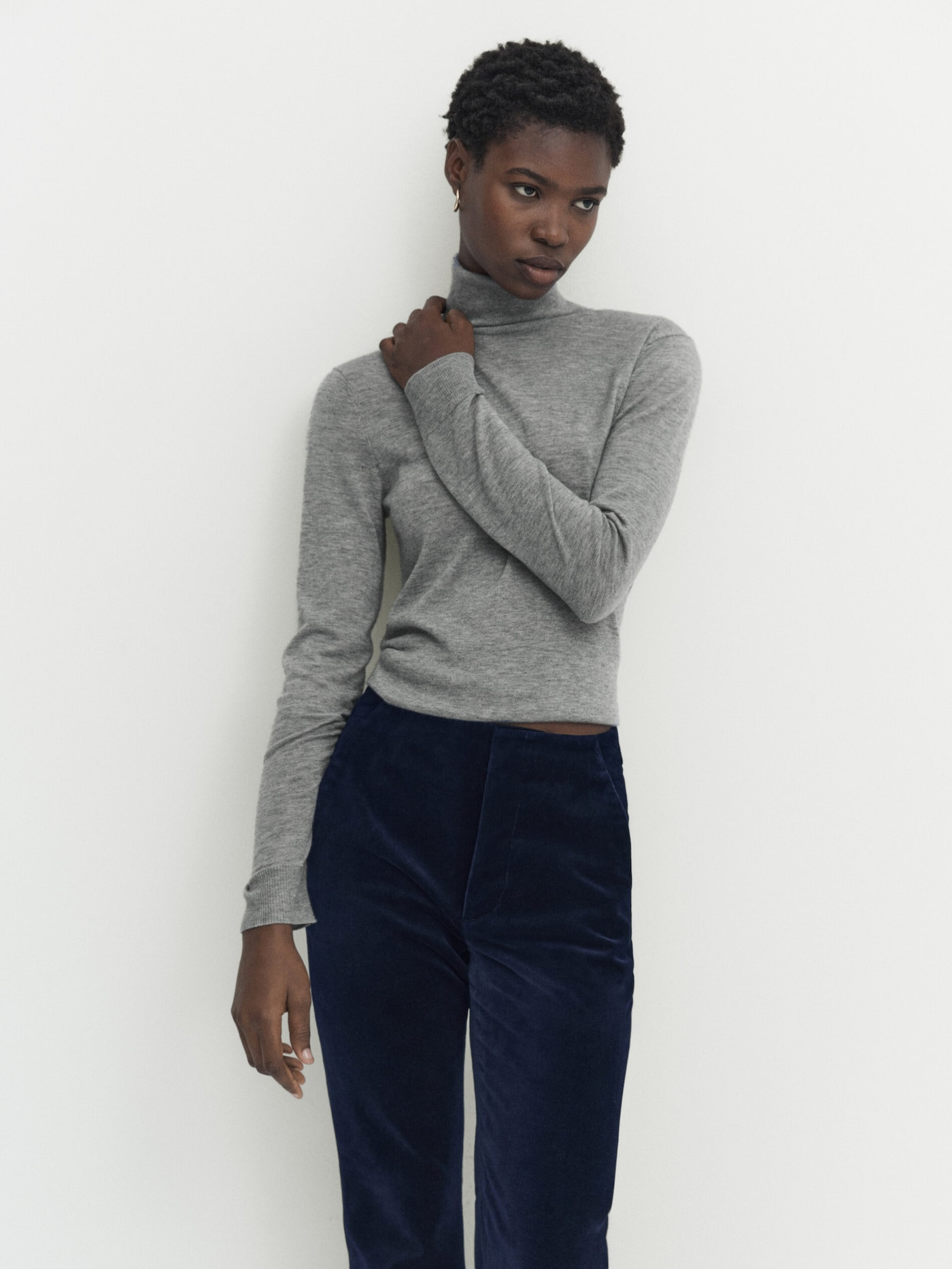 Skinny-Samthose mit Schlag | Massimo Dutti DE