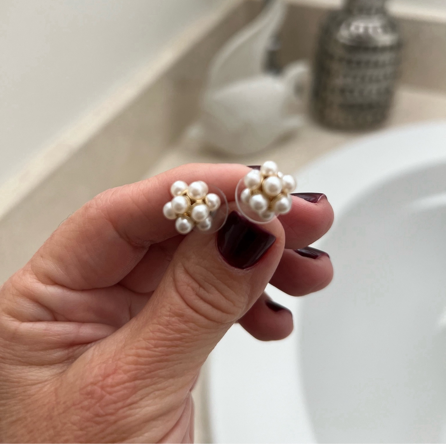 Pearl cluster earrings ~ now under $6!!

gift idea | stocking stuffer | gifts under $10 | gift for mom | Bowoodlane beaded bracelets | Anthropologie initial heart necklace | Target earrings 


#LTKover40 #LTKCyberWeek #LTKstyletip