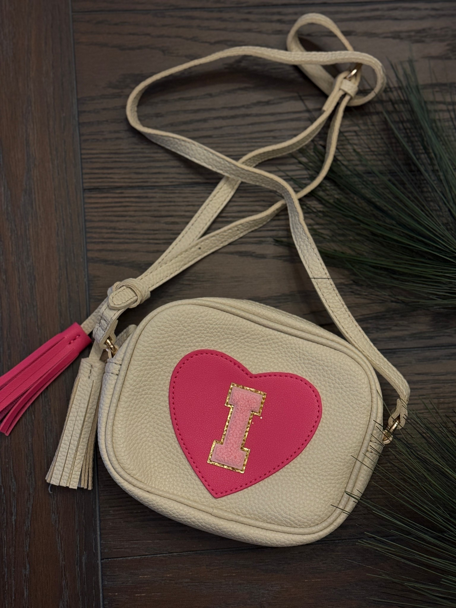 perfect gift for the little lady in your life stuffed with ‘big girl’ stuff like tissues and a hair brush 😅

kids / toddler / gift guide / Christmas / holiday / pocketbook / handbag / girls 

#LTKKids #LTKGiftGuide