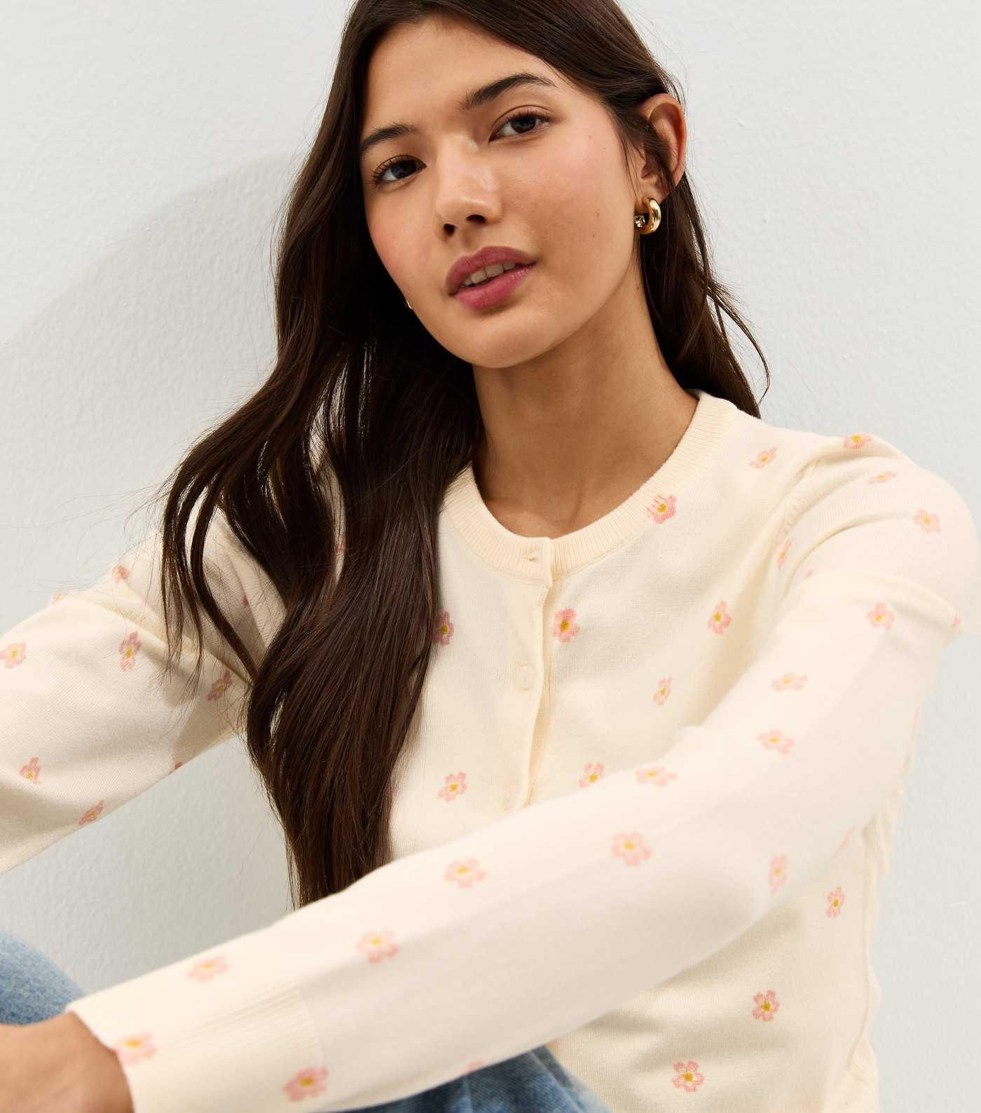 Cream Lightweight Floral Crew Neck Cardigan | New Look | New Look (UK)