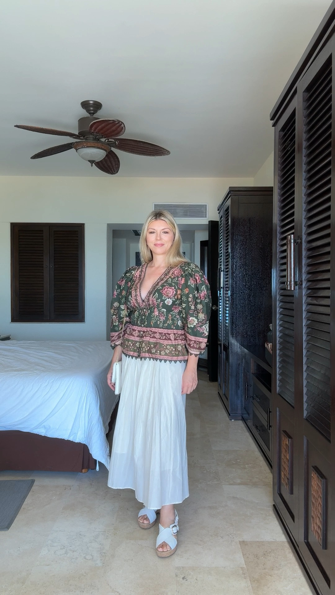 Obsessed with this top! Dress it down with a pair of jeans or up with a skirt…it’s gorgeous ♥️

#LTKStyleTip #LTKOver40 #LTKMidsize