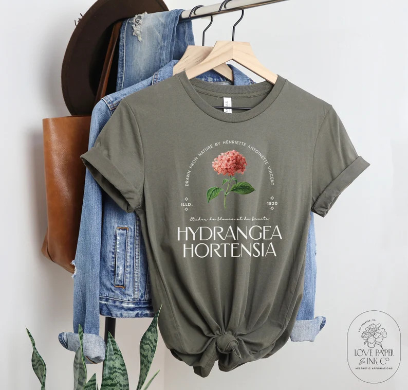 Vintage Hydrangea Drawing Women's T-Shirt / Flower T-Shirt / Vintage Botanical T-Shirt / Artist G... | Etsy (US)