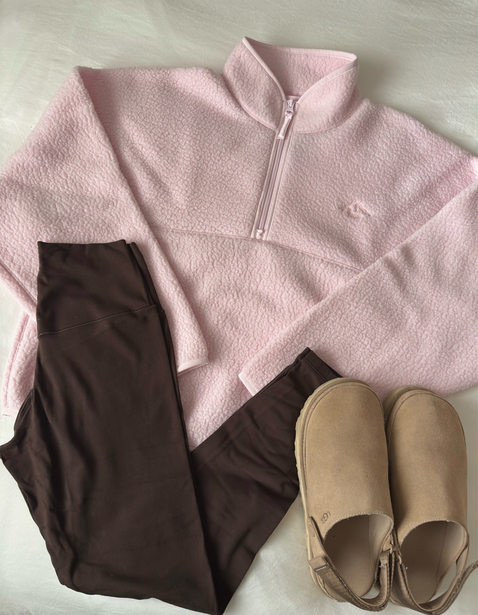 Magnolia fleece is still in stock!

#aritzia #polartec #pullover #fall #earlyfall #inspo #outfit #cozy #comfy

#LTKSeasonal #LTKootd