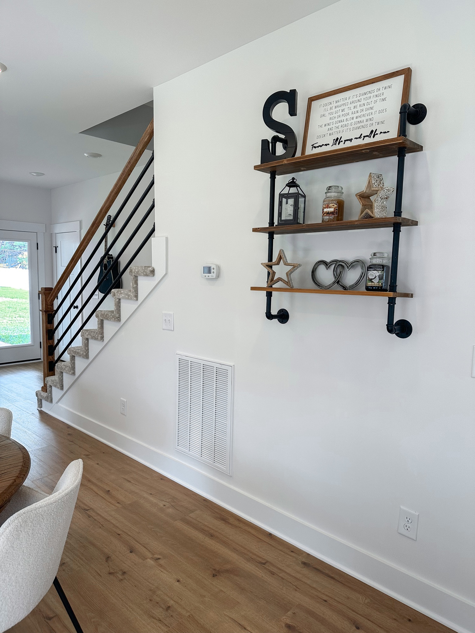 Home Decof 🖤

modern farmhouse decor | pipe shelving | rustic home decor



#LTKunder100 #LTKhome