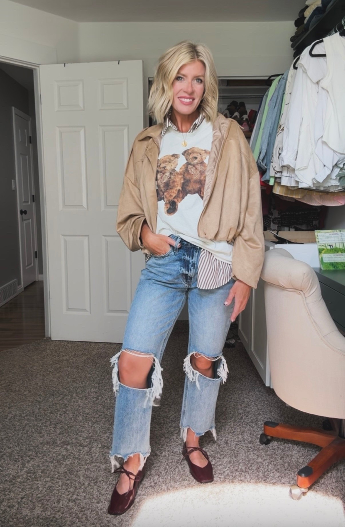 Styling a graphic T for fall 
fall outfits
Fall layering



#LTKSeasonal #LTKOver40