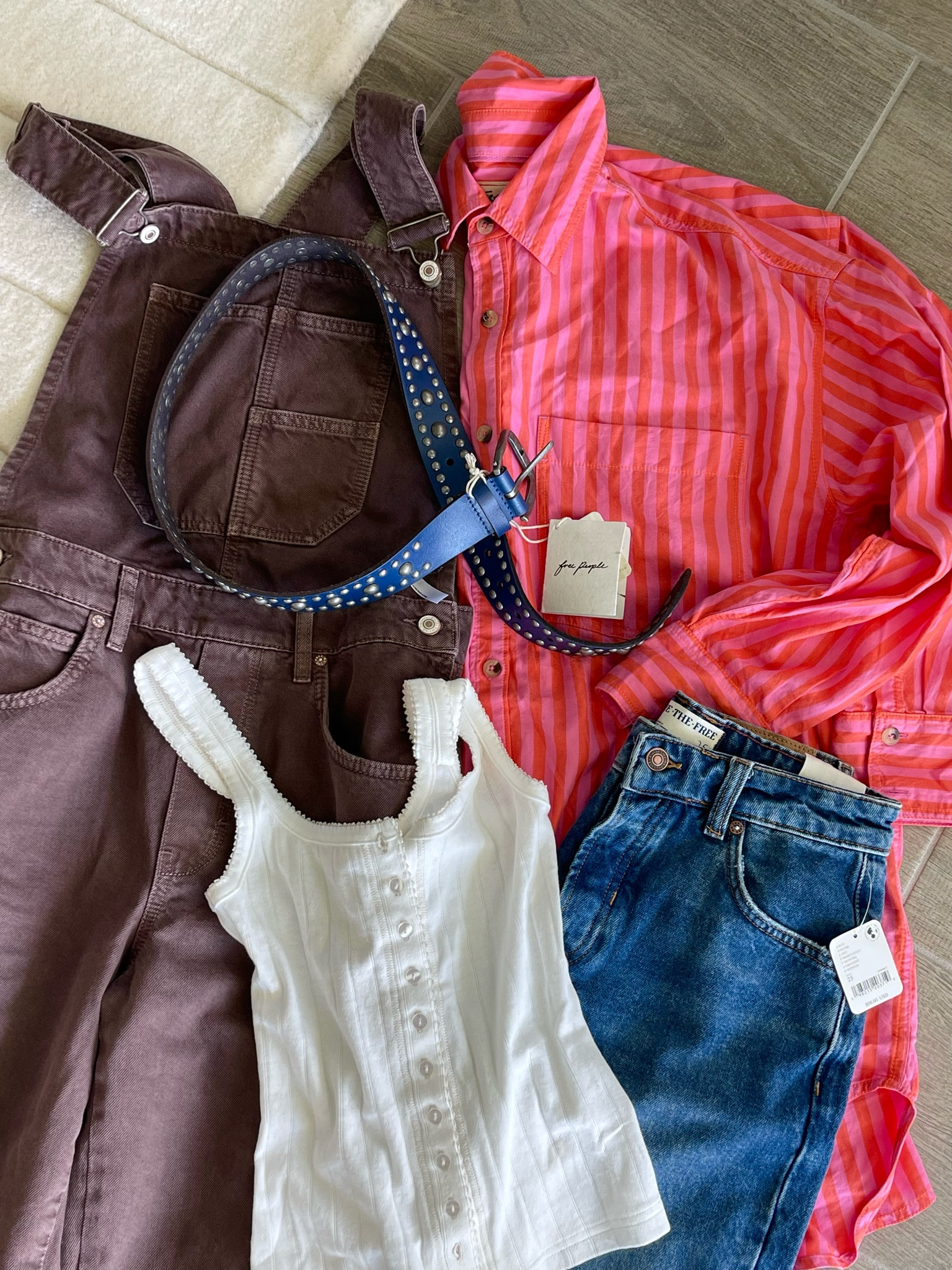 FREE PEOPLE FALL HAUL 🤎
Sizes:
Jeans: 25
Tank: S
Button Up: XS
Overalls: S

#LTKFallSale #LTKCon #LTKNYFW