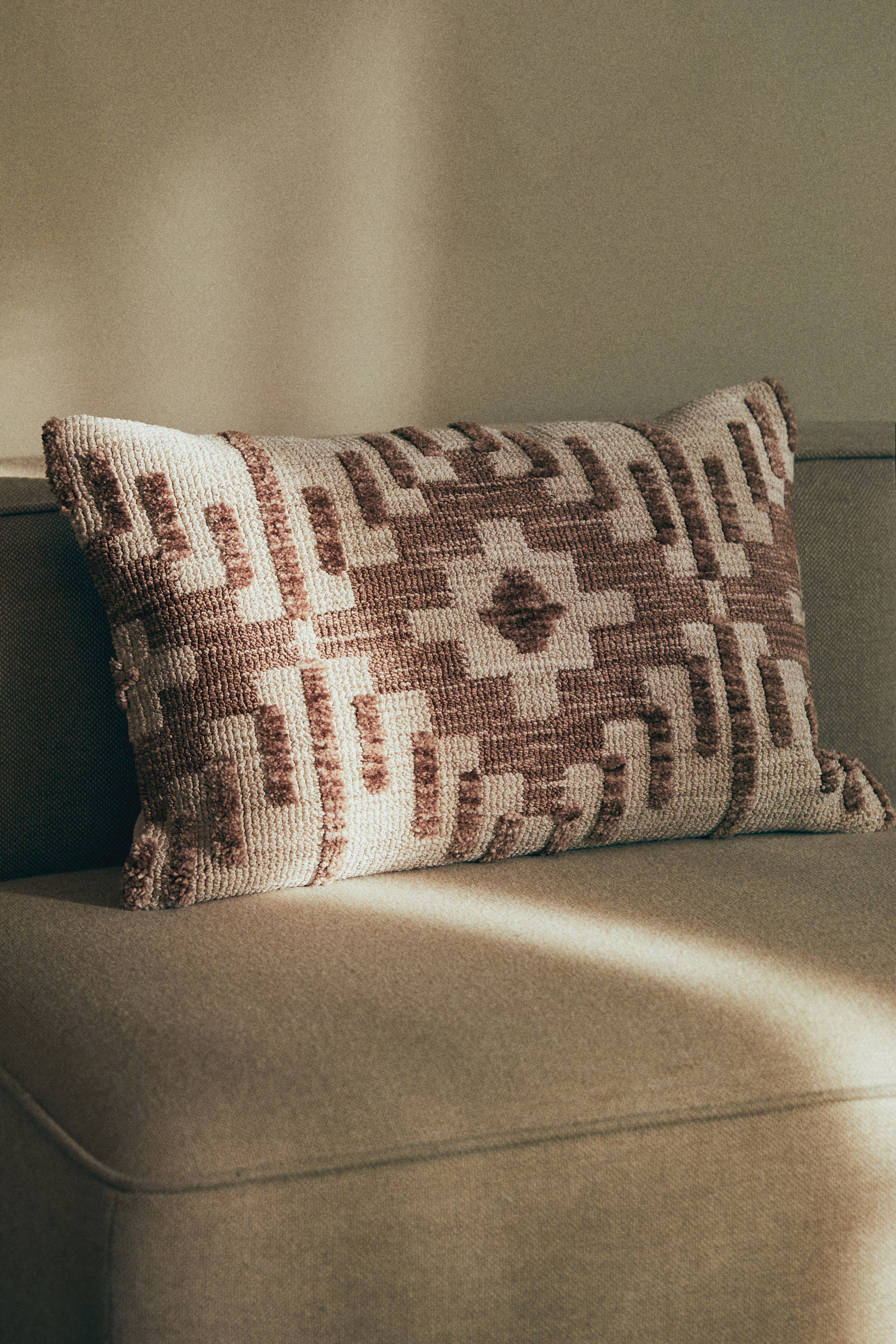 Patterned cushion cover | H&M (UK, MY, IN, SG, PH, TW, HK)
