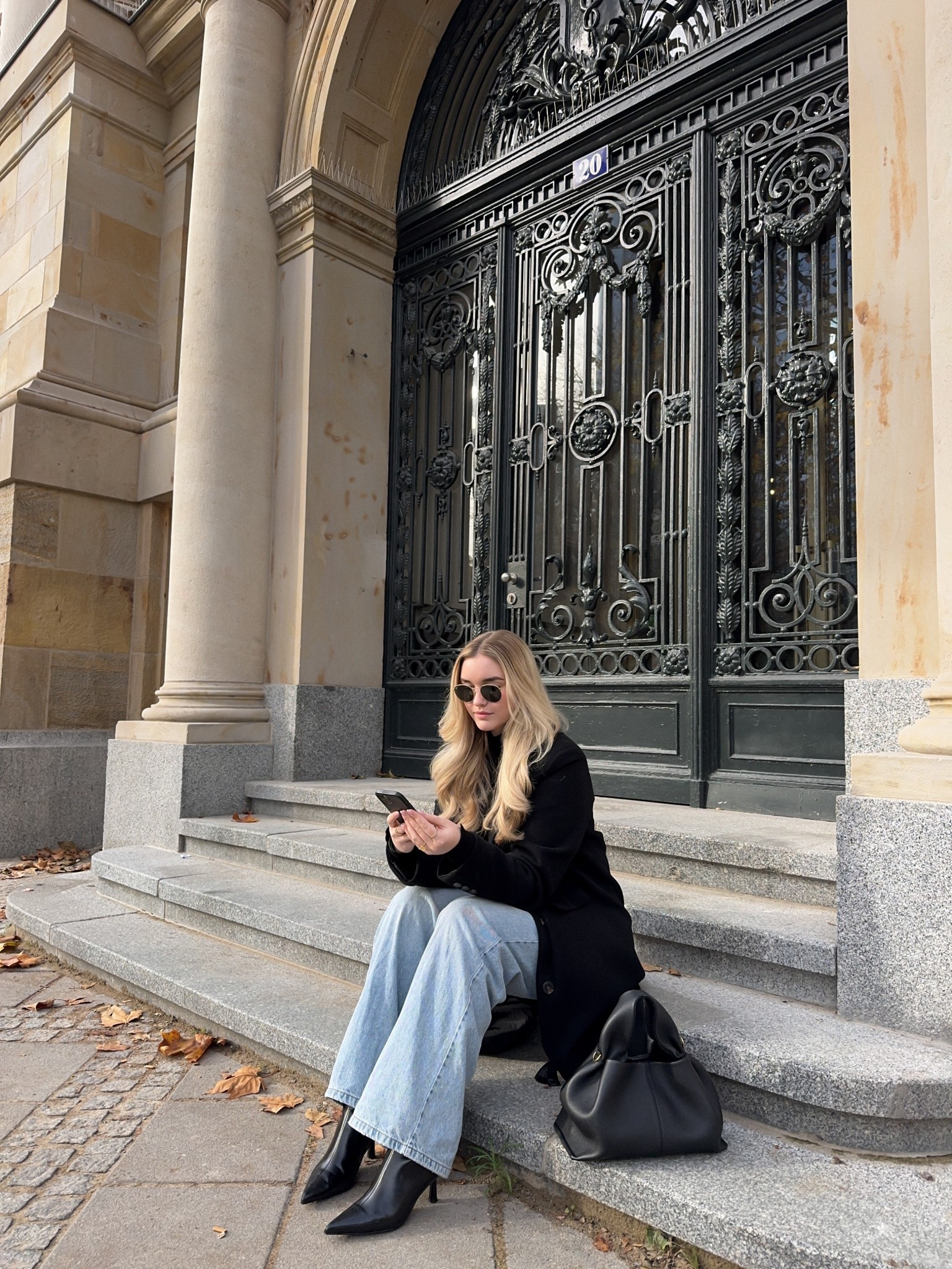 Jeans and big coats 🤍

#LTKdeutschland #LTKeurope #LTKstyletip