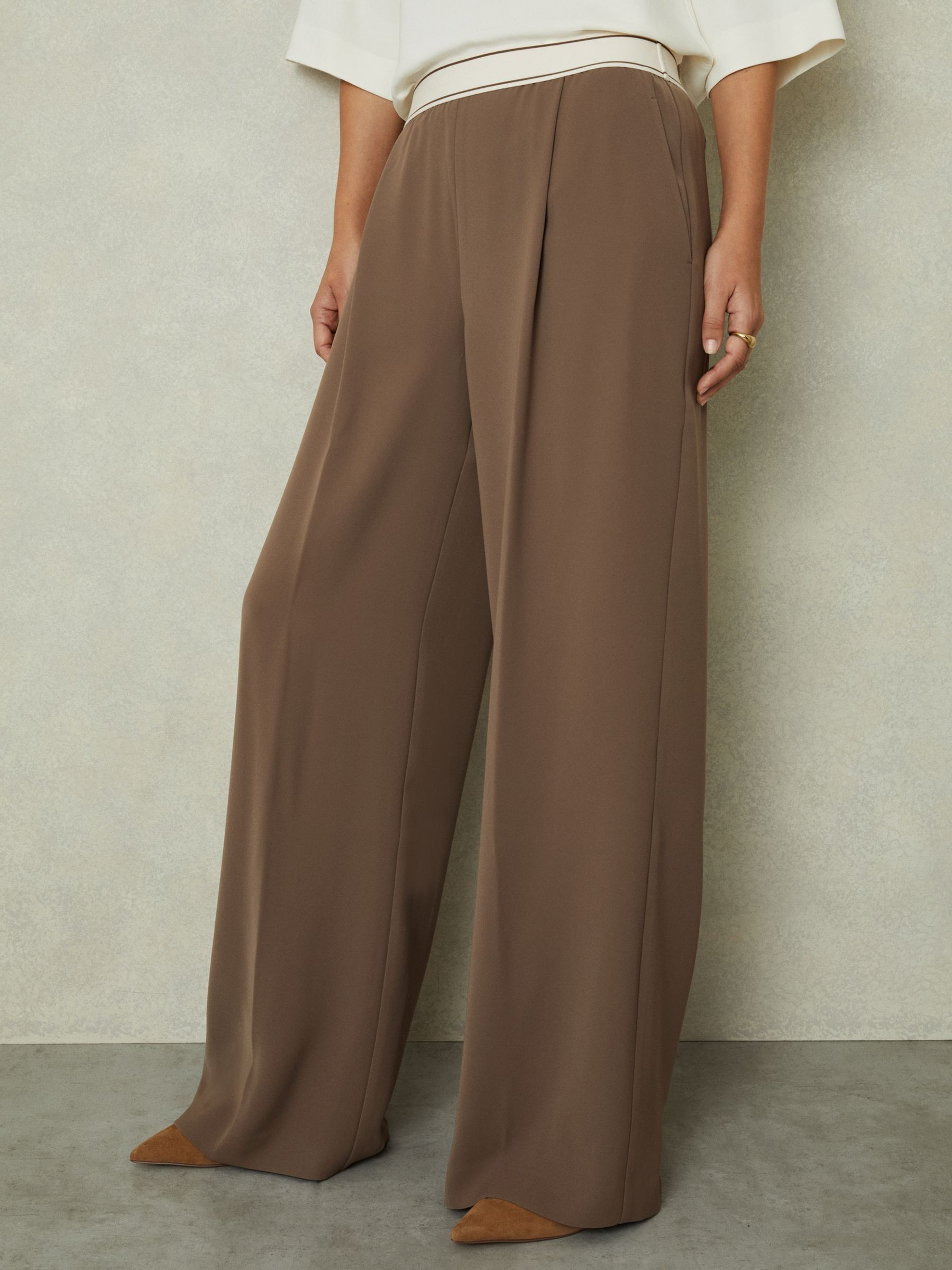Petite Wide Leg Elasticated Trousers in Mocha Brown | Reiss UK