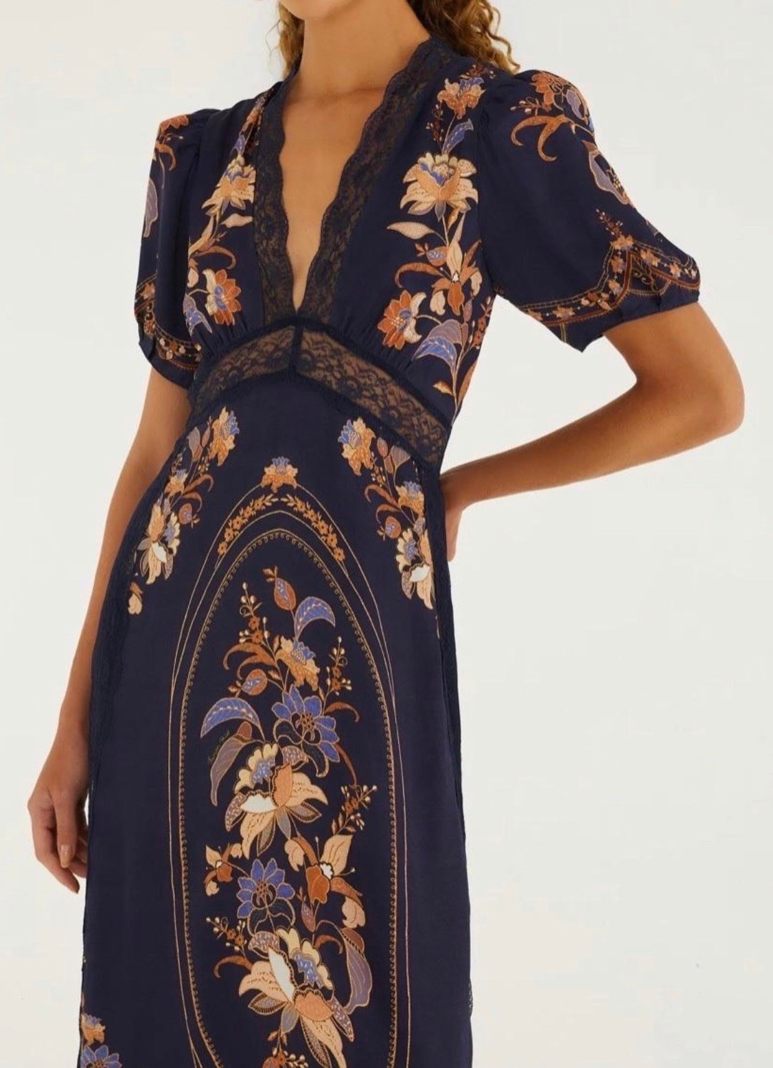 Farm Rio dress

Fall shopping
Fall fashion
Fall outfit