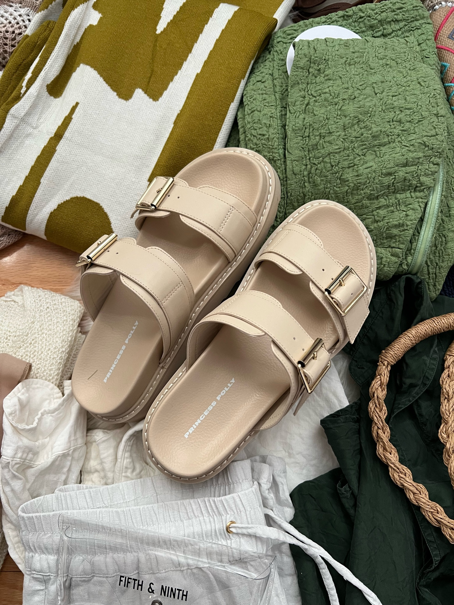 Love these shoesss

#LTKstyletip #LTKtravel