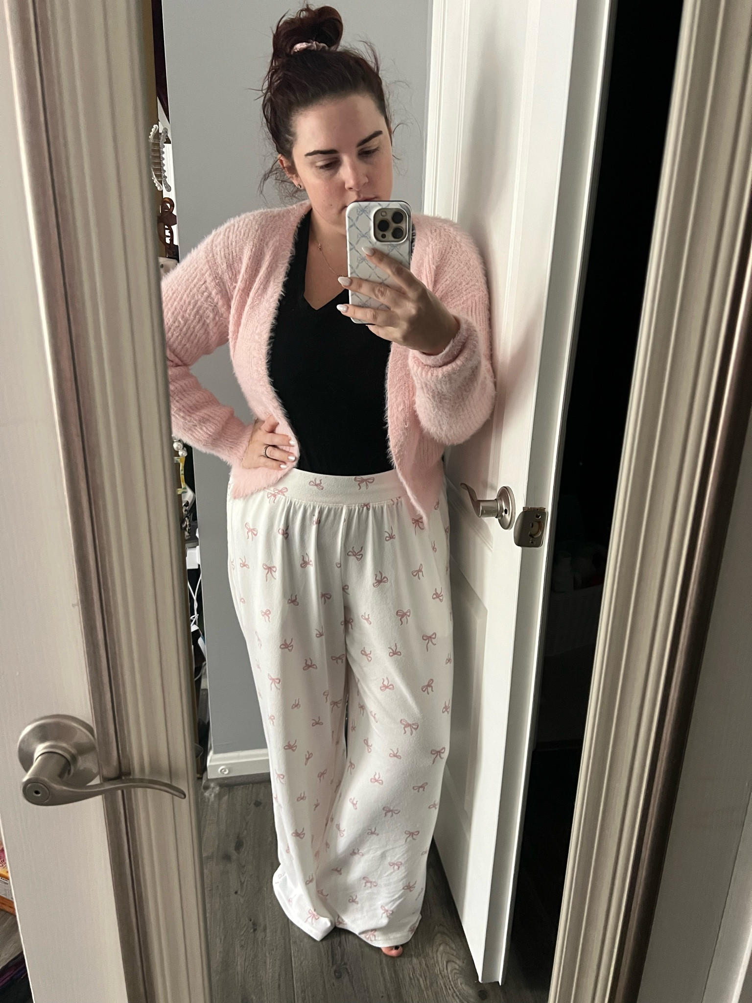 Casual work from home outfit 

Bow pants - large 
Tshirt - medium 
Sweater - large 

#LTKmidsize #LTKstyletip