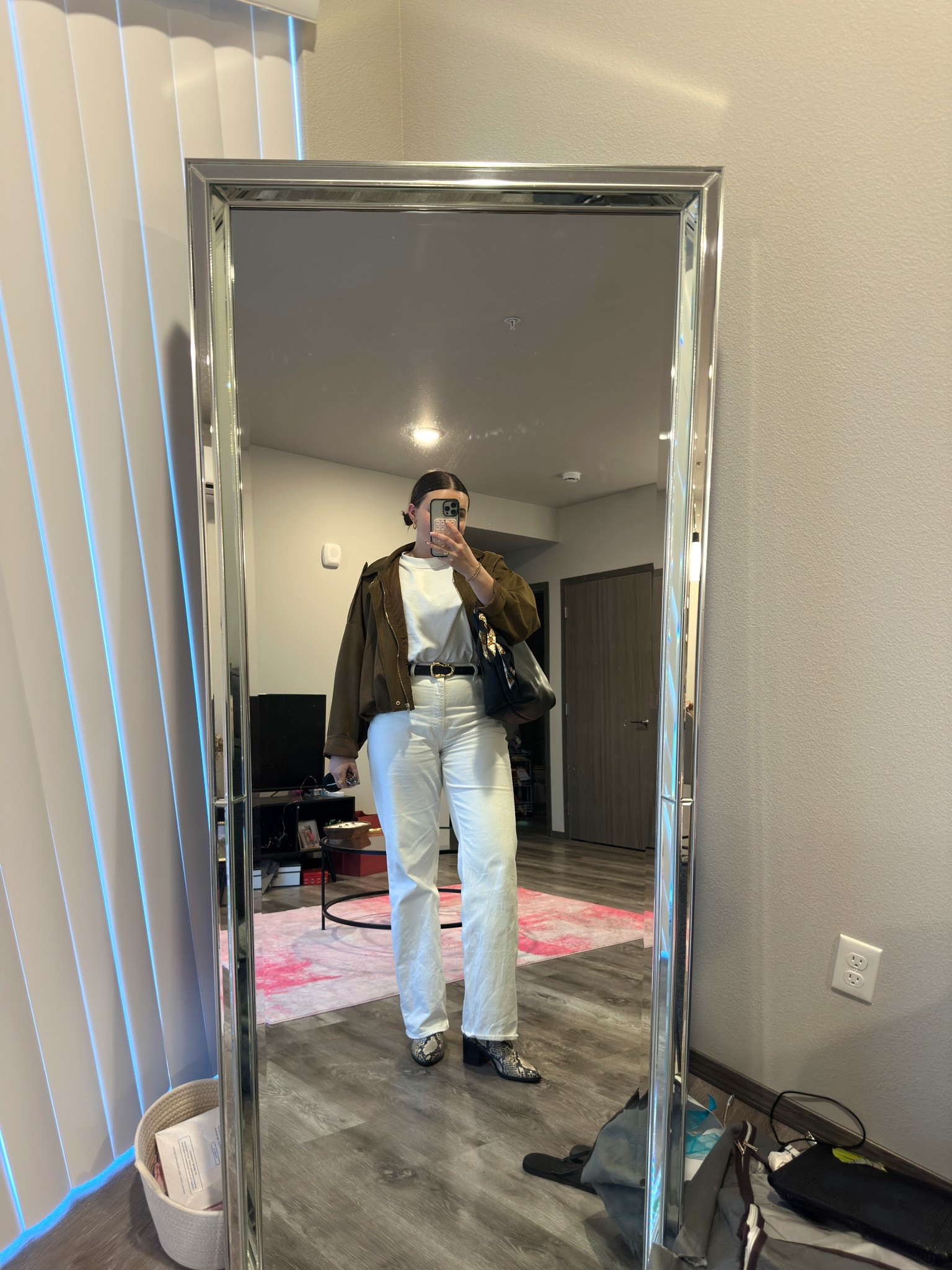 How to wear white jeans for fall! Featuring an elevated all white outfit 🤍

I’m wearing a men’s M tee, L jacket, size 31 jeans and size 9 boots

#LTKMidsize #LTKWorkwear #LTKFindsUnder100