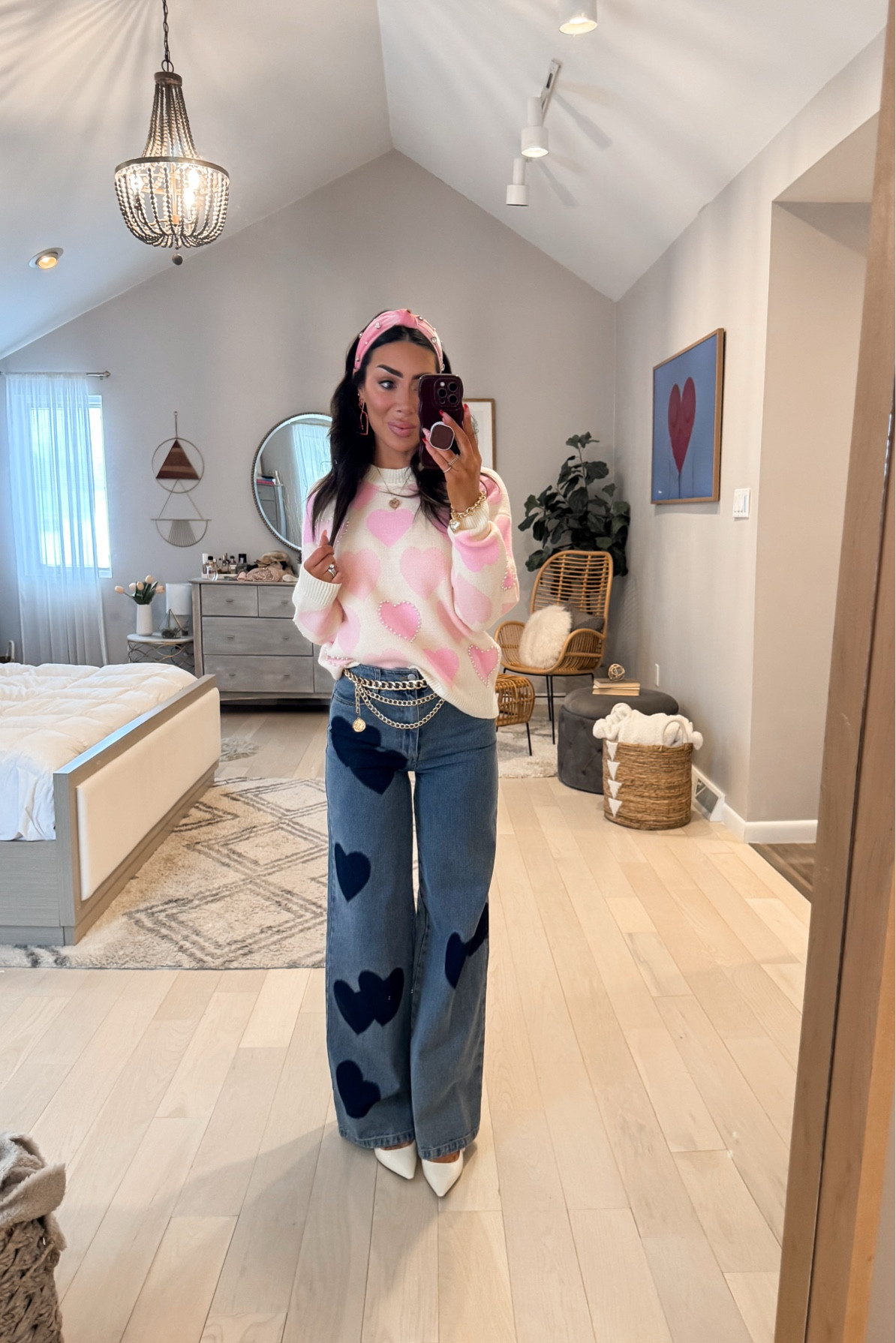 Valentine’s Day outfit ❤️🩷💌

Cute and casual valentines outfit—Loveee these wide leg heart jeans!! 💙

Embellished heart sweater- wearing M
Wide leg jeans- wearing size S
Dior slingbacks- sold out in white patent (linked in two other colors/materials) 

#LTKParties #LTKxVICI #LTKShoeCrush