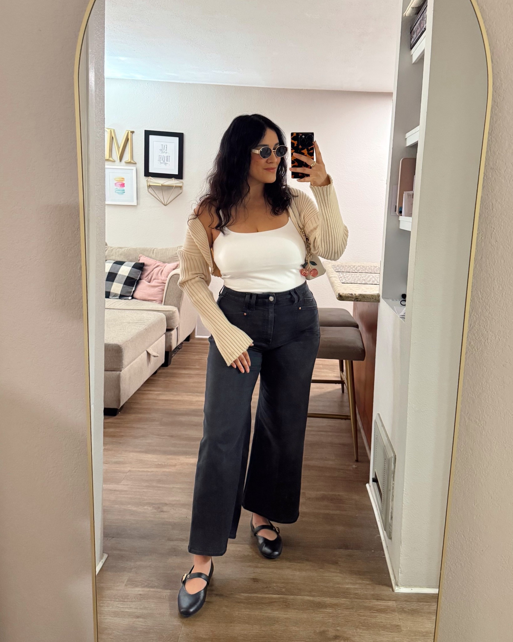 Cute everyday casual outfit that’s comfy & stylish.

Tank // M
Jeans // 10
Flats // 8
Shrug // OS

#LTKootd #LTKOver40