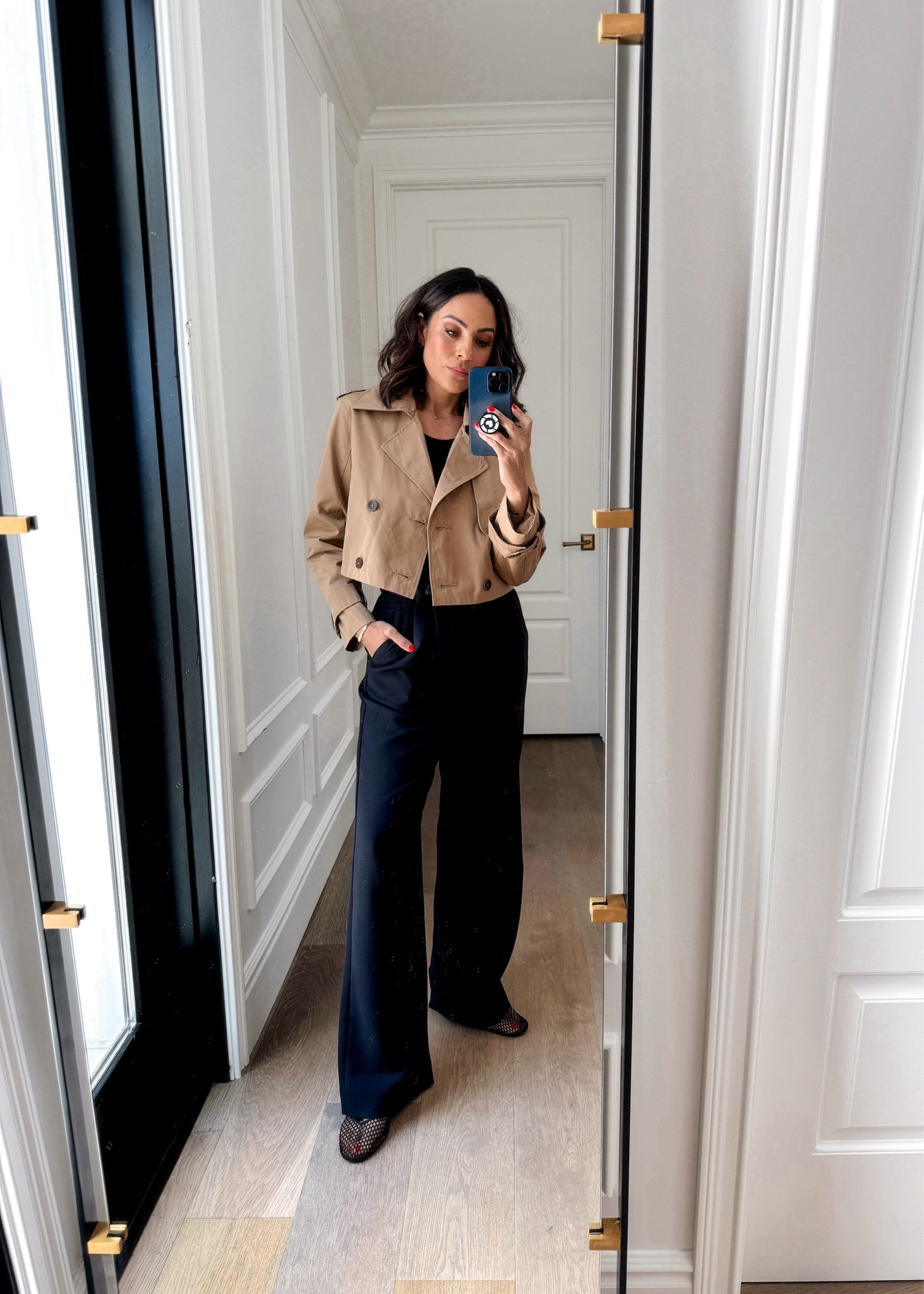 This cropped trench is so great and perfect for fall transition! It comes in 3 colors and you can get 15% off of $150 right now! 




Abercrombie, cropped trench, jacket, fall fashion 

#LTKStyleTip #LTKSeasonal #LTKFindsUnder100