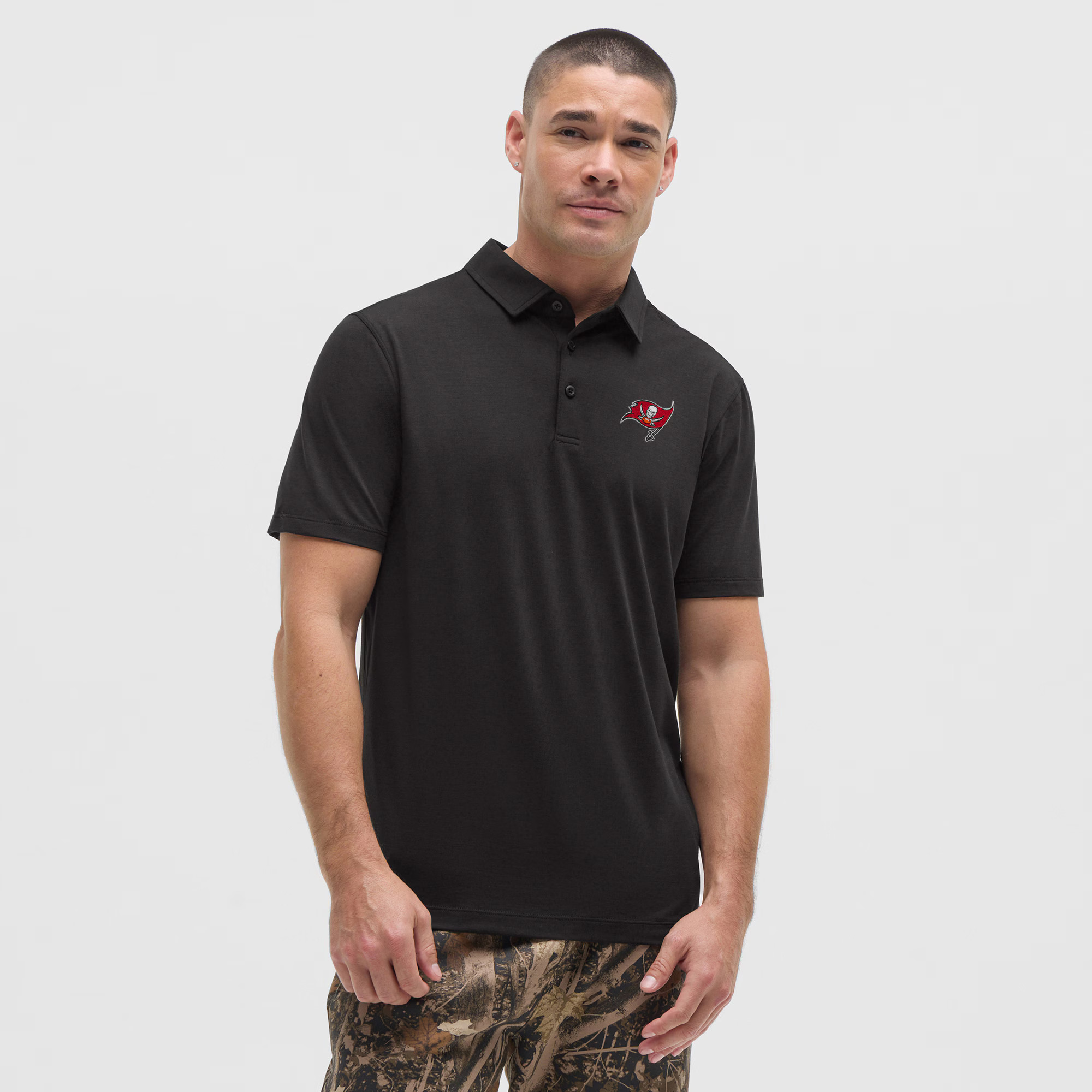Men's Tampa Bay Buccaneers lululemon Black Evolution Polo | NFL Shop