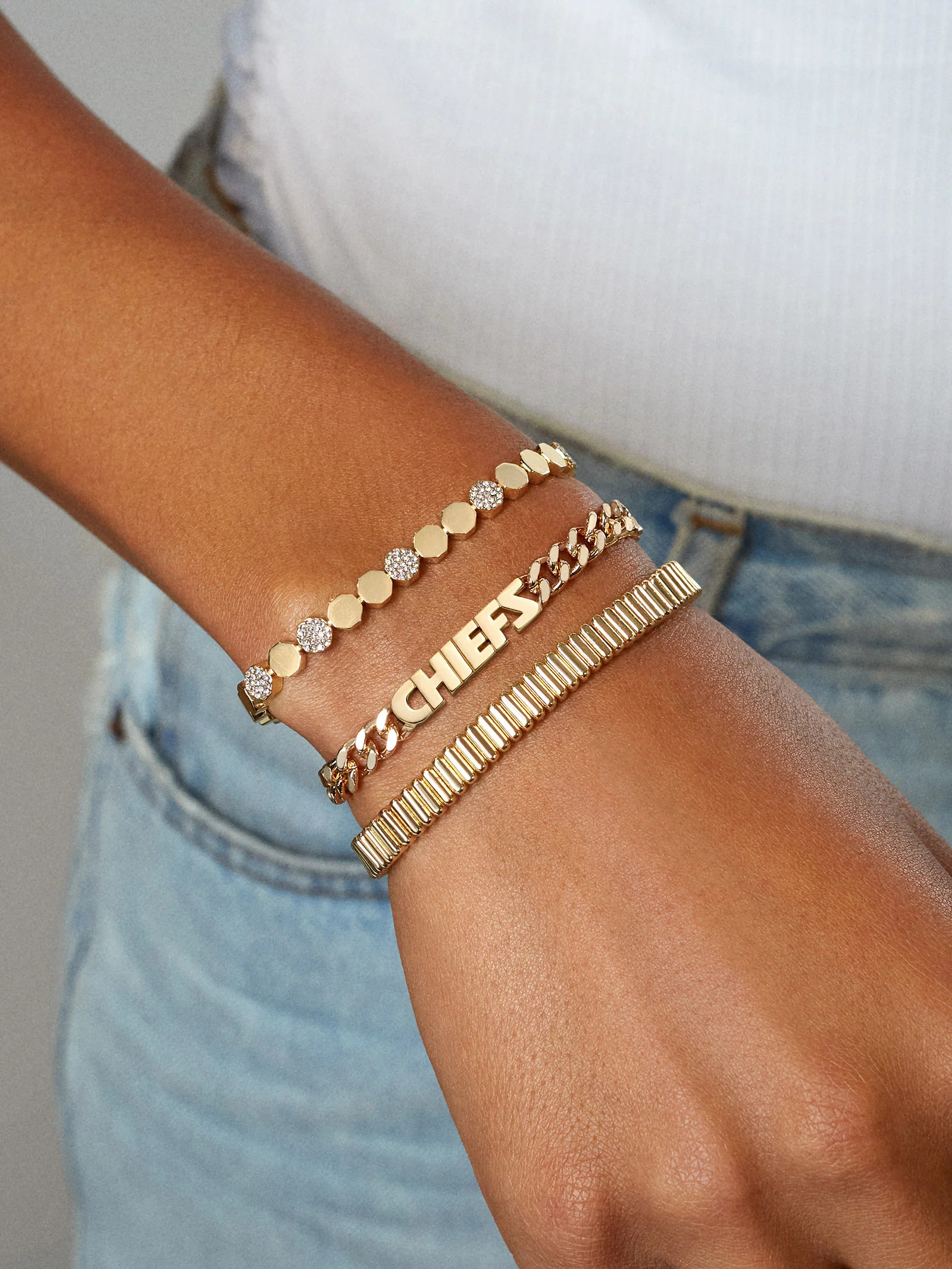 Kansas City Chiefs NFL Gold Curb Chain Bracelet - Kansas City Chiefs | BaubleBar (US)