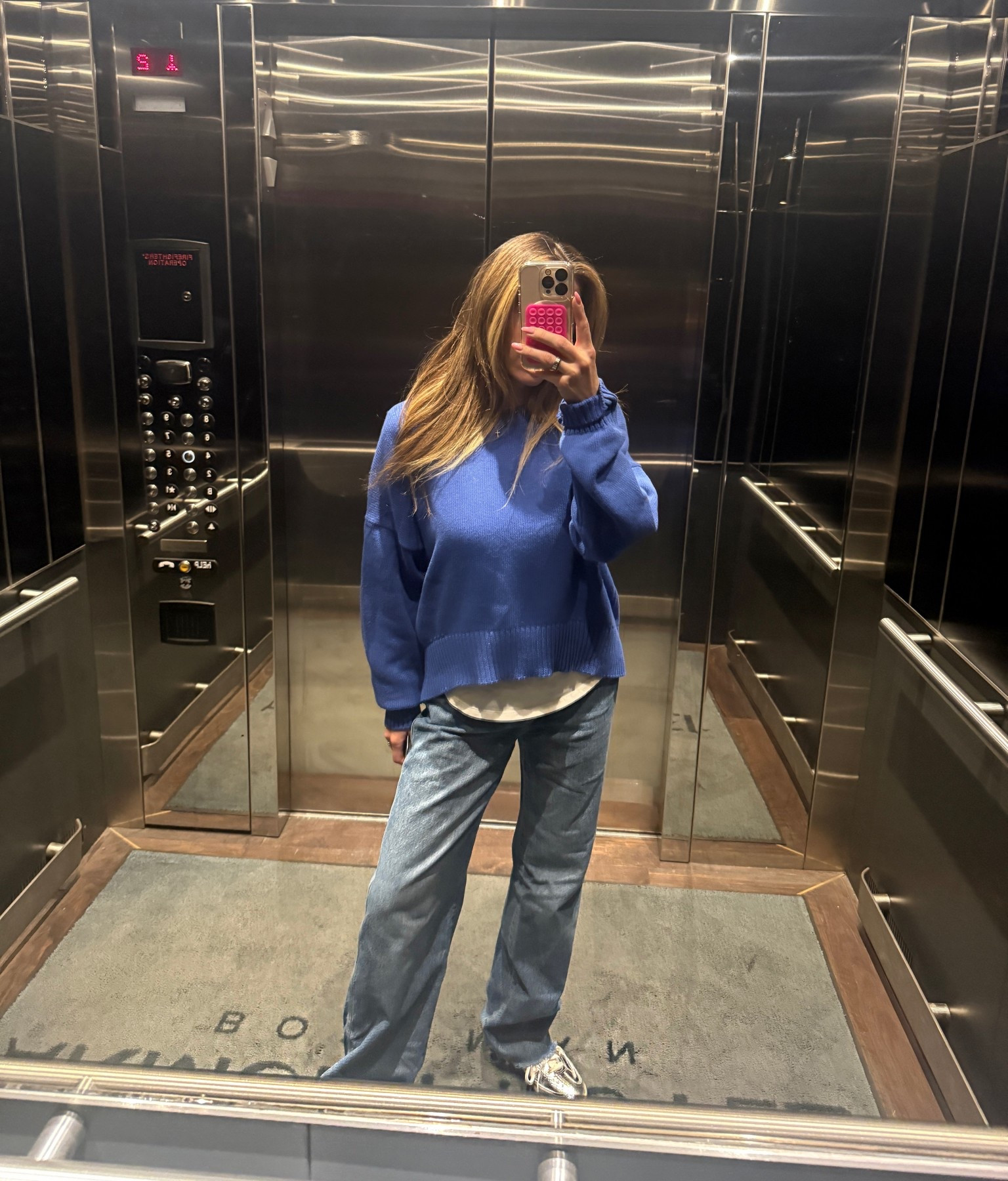 Favorite jeans & sweater 💙

#LTKmomlife #LTKgrwm #LTKootd
