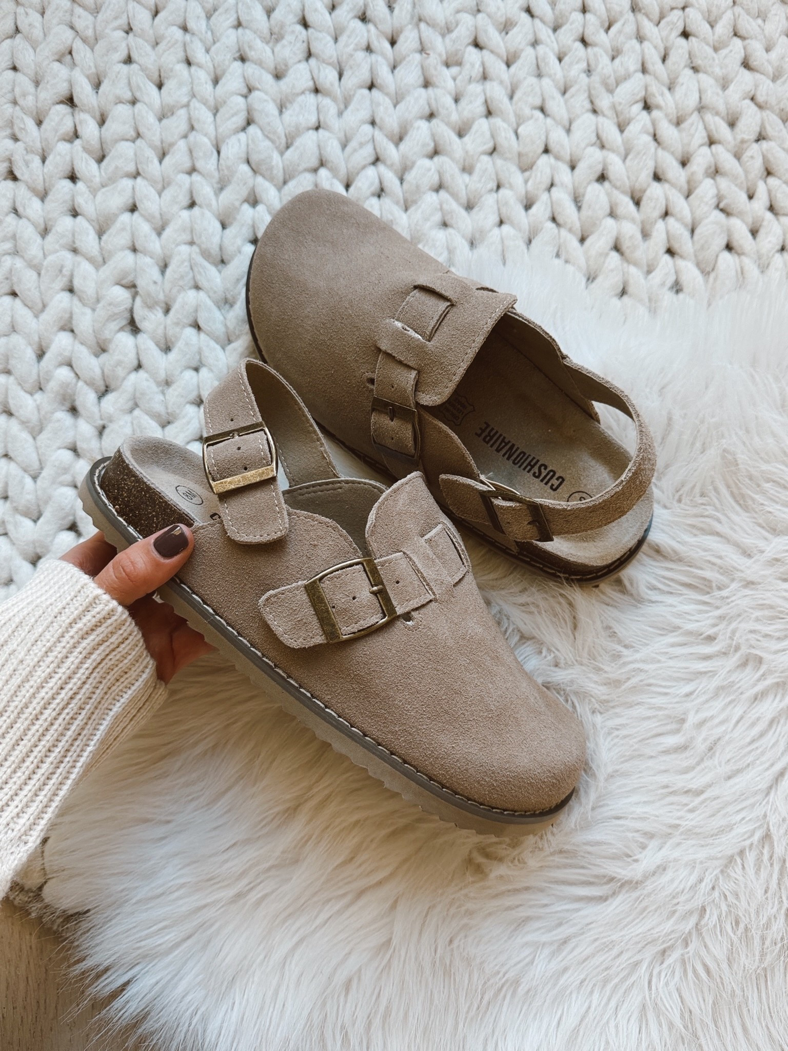 Looks nearly identical to the Birkenstock’s but $50 today! 👏🏼✨ I cannot believe I found them in my size. I’ll be wearing these non-stop

11.17 / .161 / 1195
#LTKShoeCrush #LTKStyleTip 

#LTKFindsUnder100