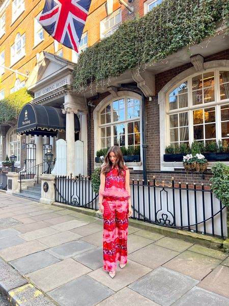 Headed out for a date night in London ❤️🌹 This set from @tuckernuck is so fun and festive #london #thegoring #tnuck #valentinesday #travel #travelstyle 

#LTKstyletip #LTKtravel