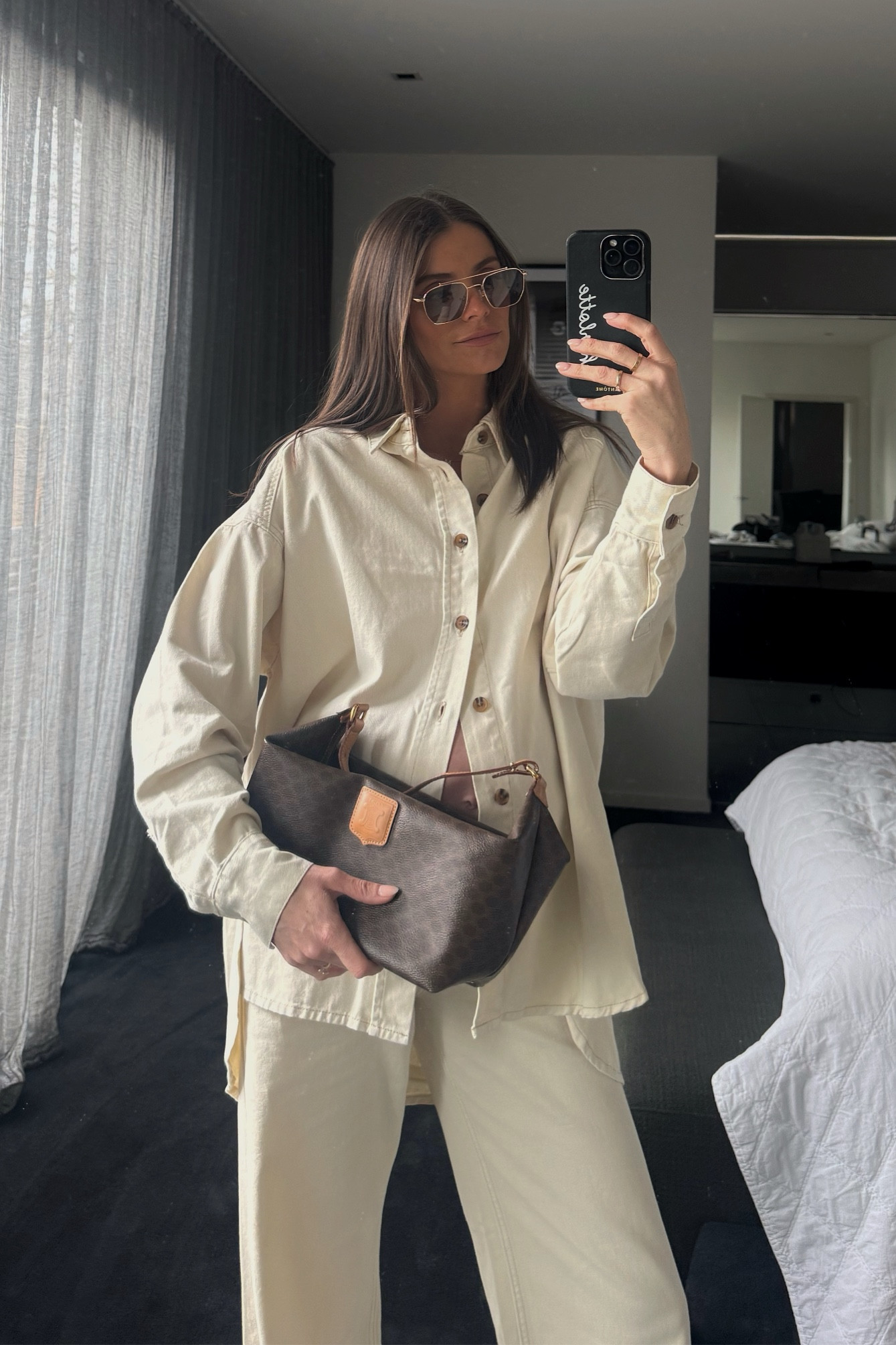 35 weeks 🤯
Elastic band holding on for dear life.
Bag is Celine 🫶🏽

#LTKaustralia #LTKwinter #LTKbag