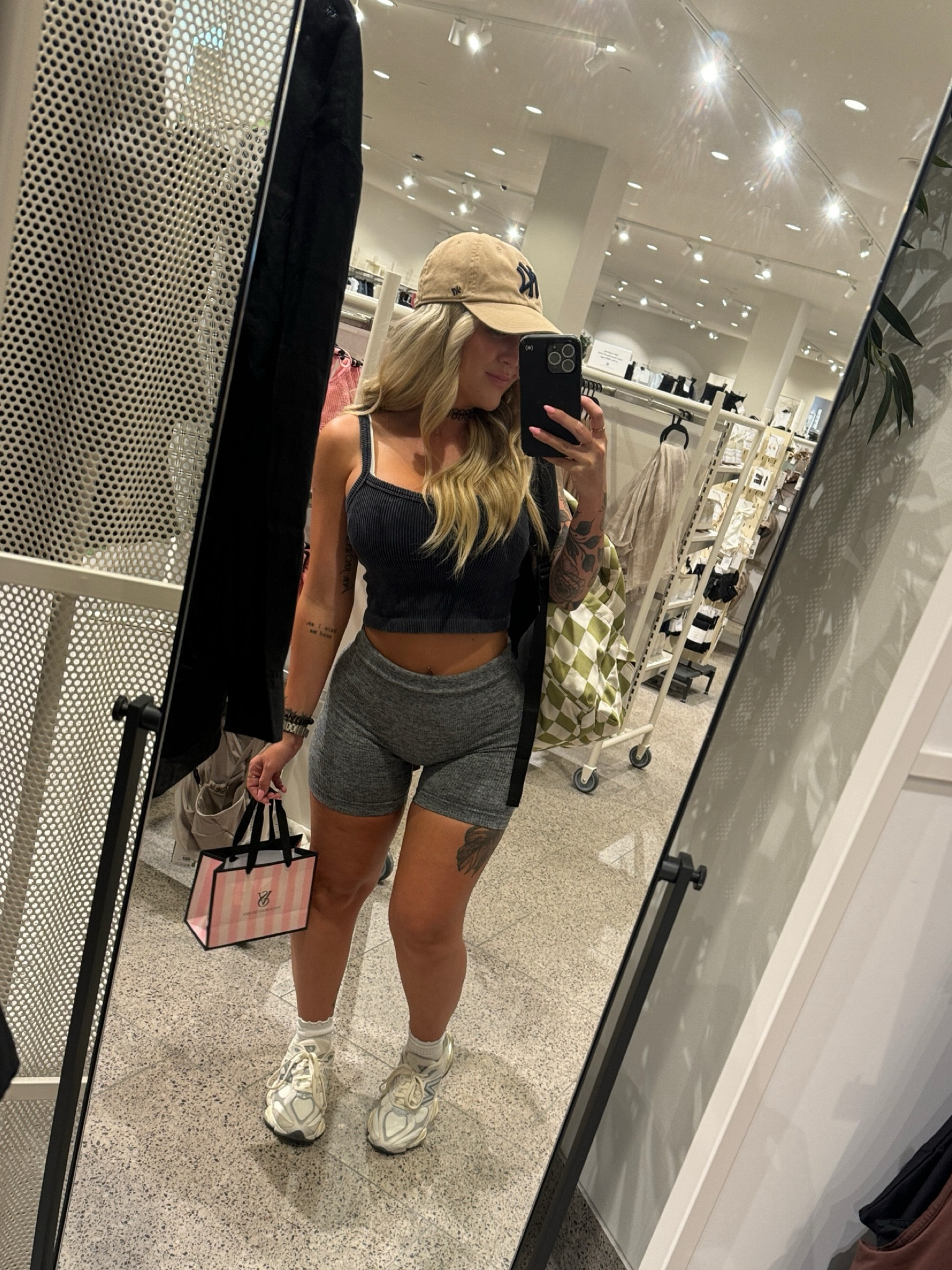 GYM OUTFIT NEW BALANCE 9060

#LTKSeasonal #LTKU #LTKActive