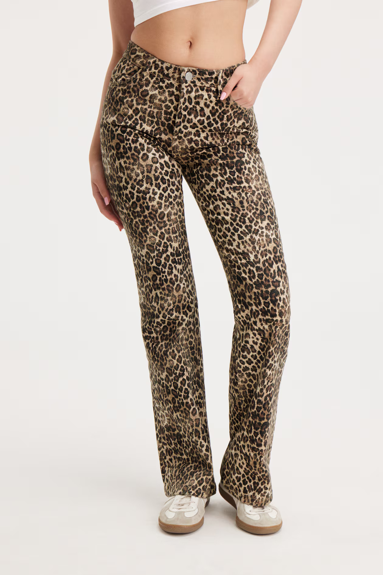 Baumwollhose mit normaler Taille | H&M (DE, AT, CH, NL, FI)