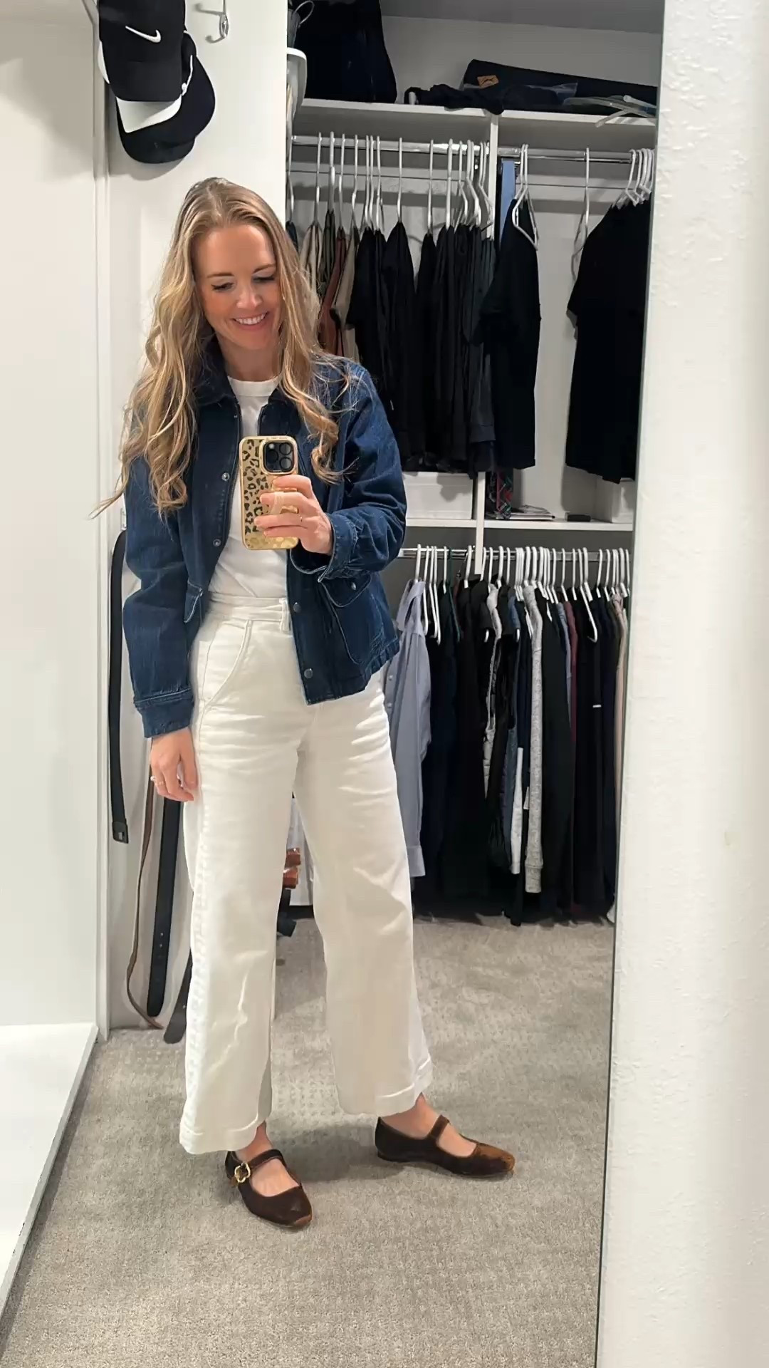 This outfit screams fall in all the best ways! 🍂 