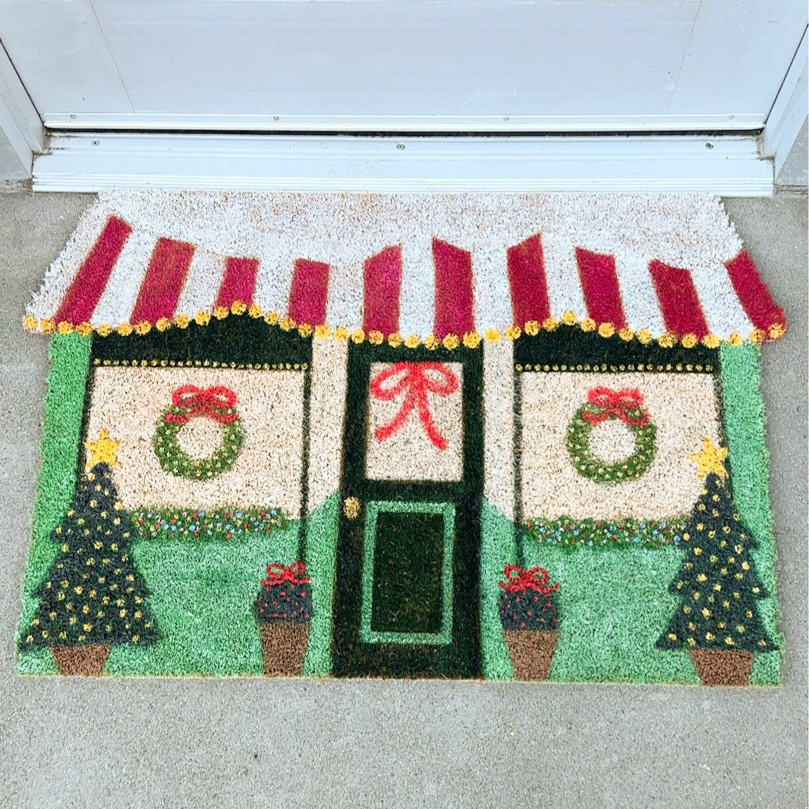 The cutest DIY holiday doormat you ever did see! 🏡🎄🎀

#LTKHoliday #LTKHome