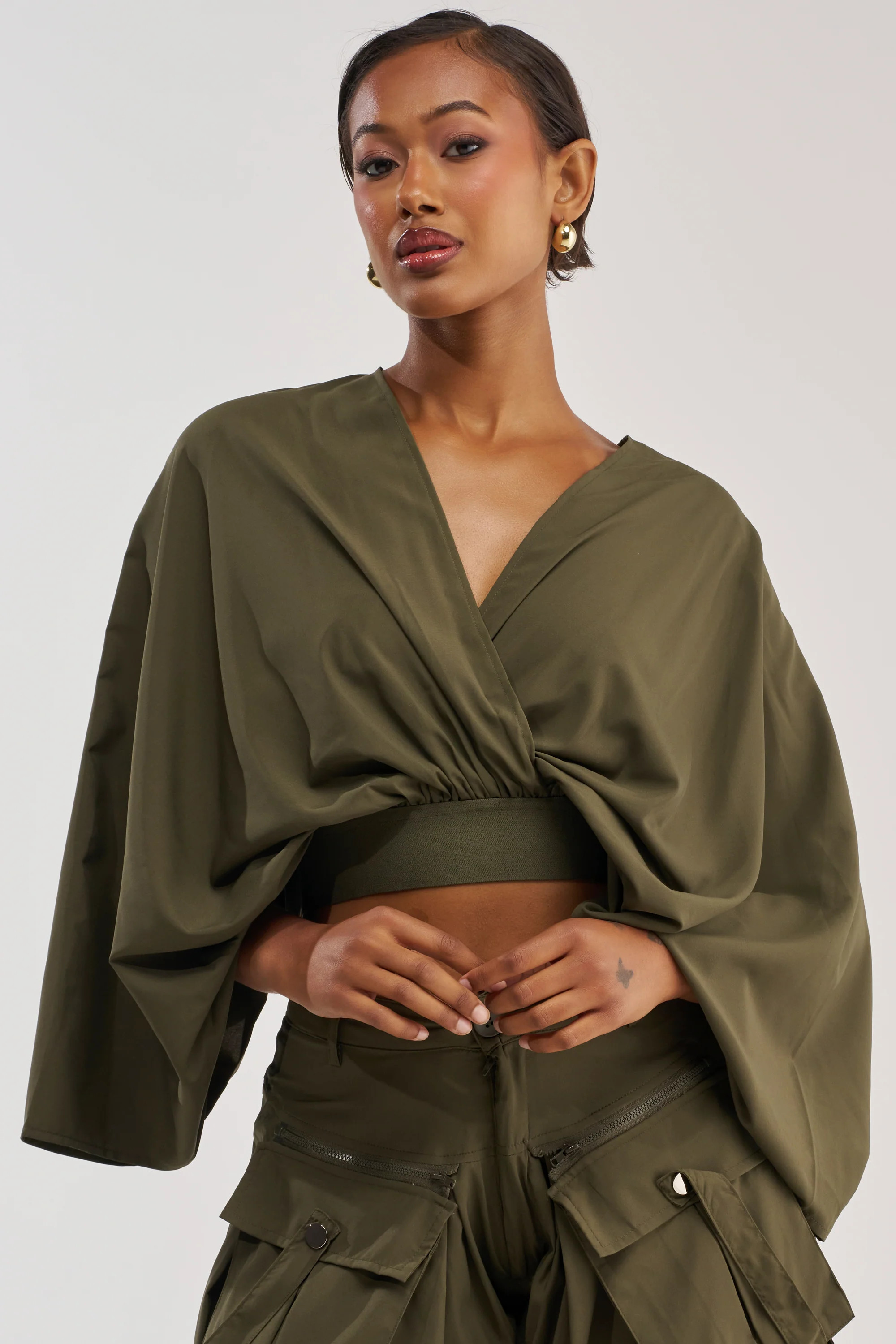 TALK ABOUT ME BLOUSE | AKIRA