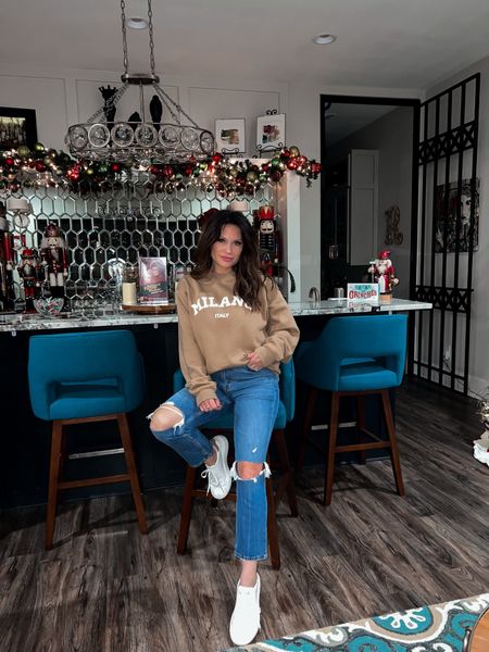 Casual outfit, ankle jeans, cropped denim, white sneakers, Christmas Eve, revolve, Abercrombie, graphic sweatshirt, departuree

#LTKSeasonal #LTKHoliday #LTKstyletip