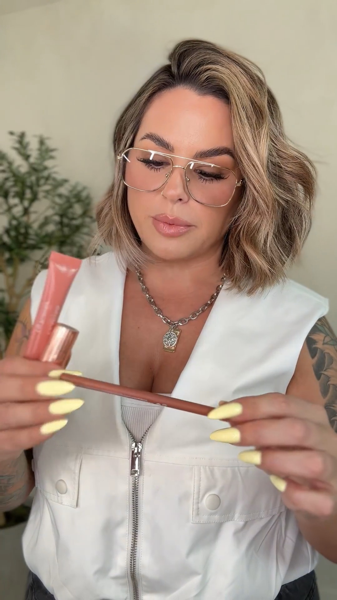 Liner - honey
Lipstick Kim KW 
Gloss - shade 06 
