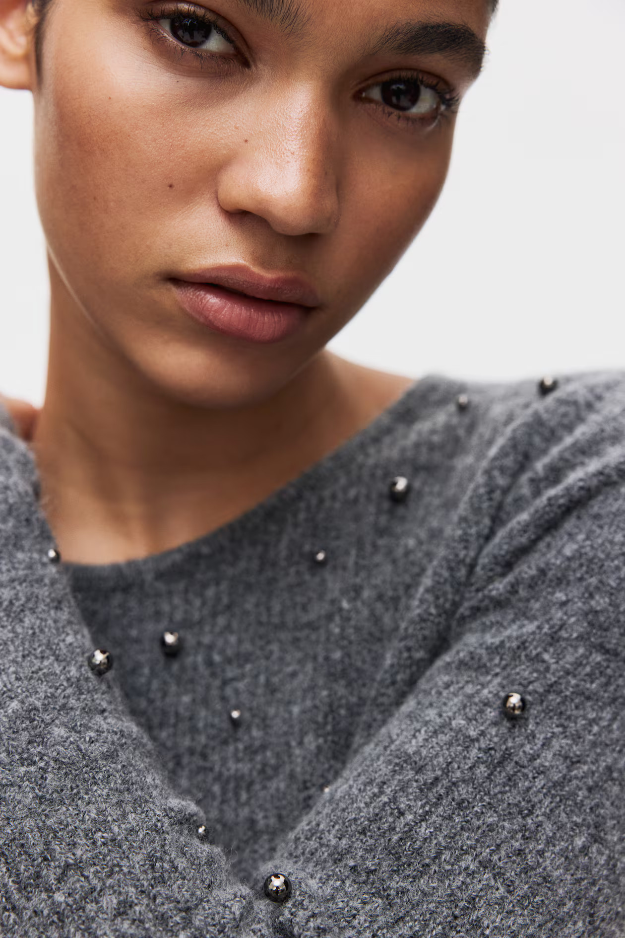 Perlenverziertes Peplumshirt | H&M (DE, AT, CH, NL, FI)