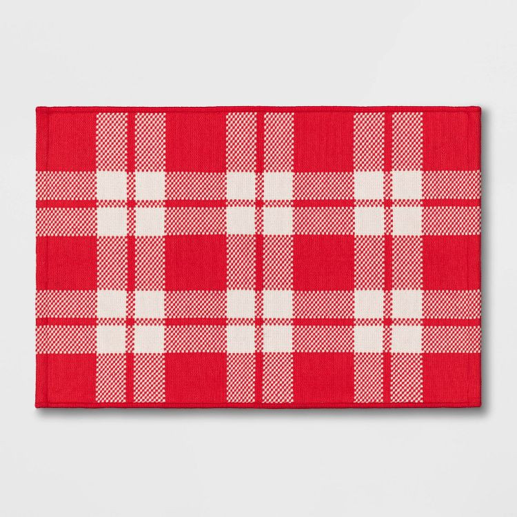 1'6"x2'6" Woven Reversible Tapestry Holiday Accent Rug Red/Ivory - Threshold™ | Target