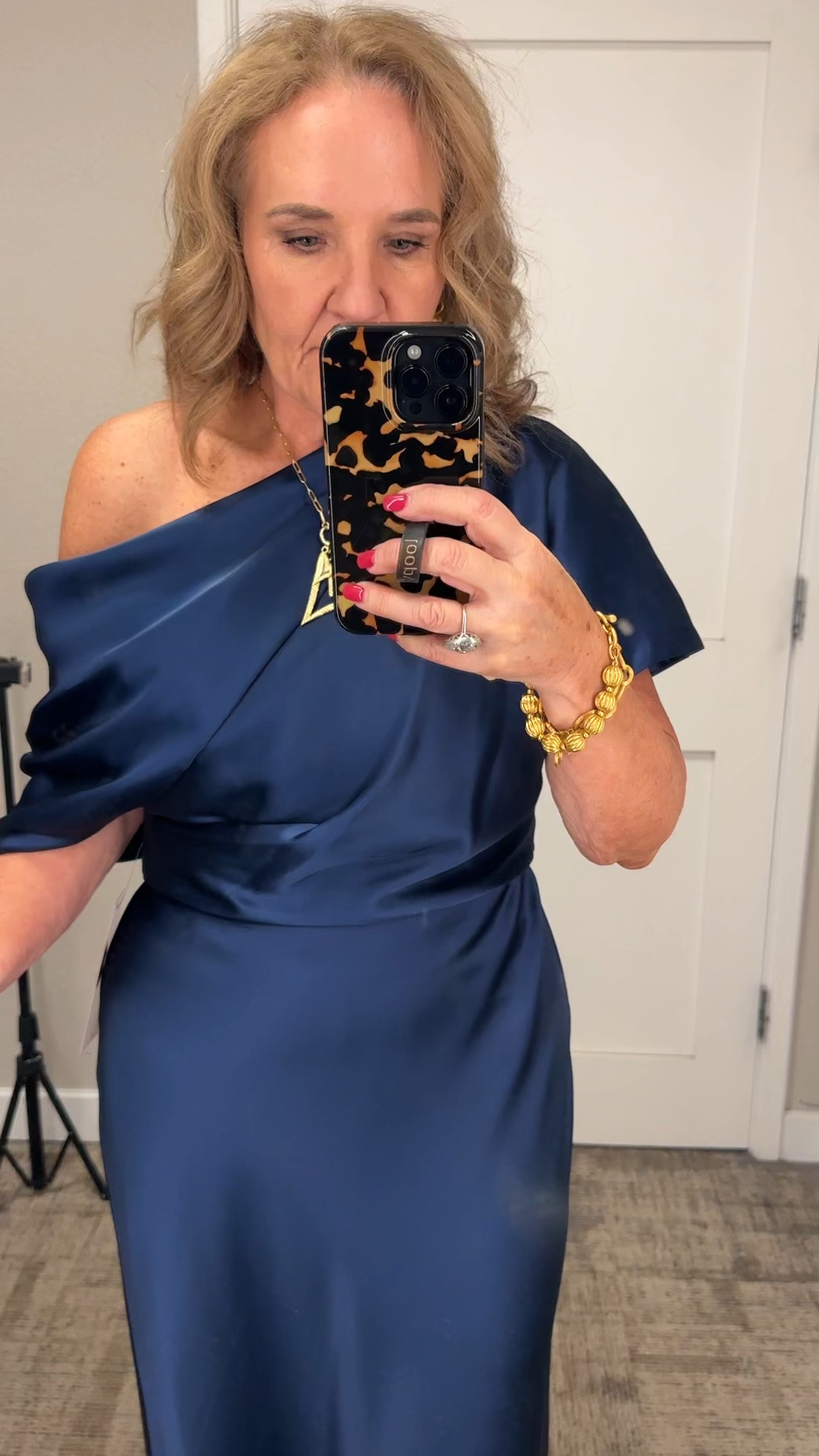 Mob MOG navy blue formal wedding guest dress 

Allie Bess 20% off code NANETTE20



#LTKWedding #LTKWatchNow #LTKOver40