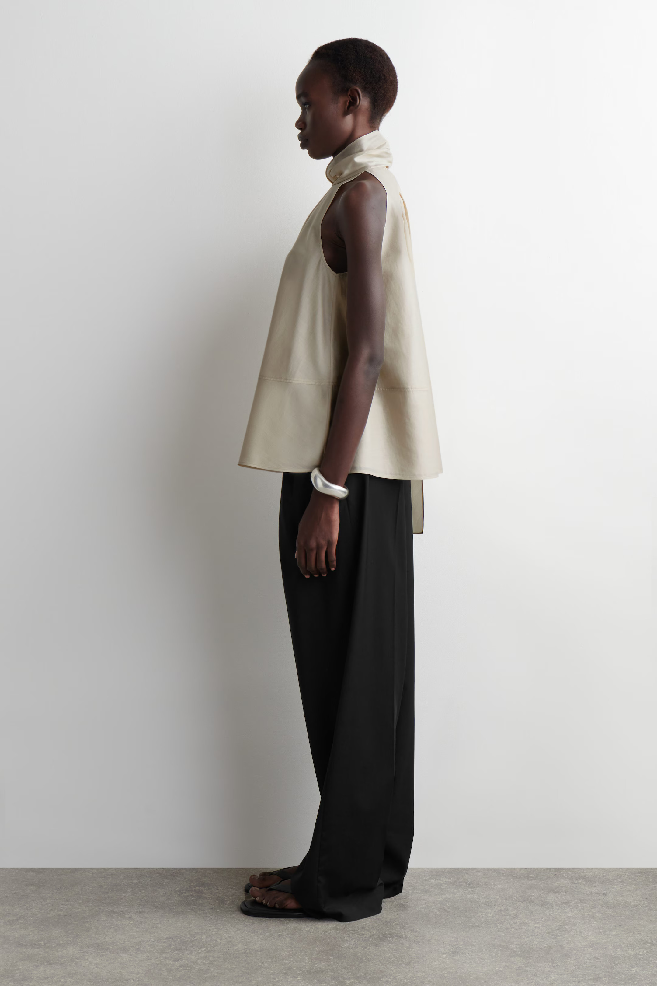 FLUID HALTERNECK TOP - BEIGE | COS (EU)