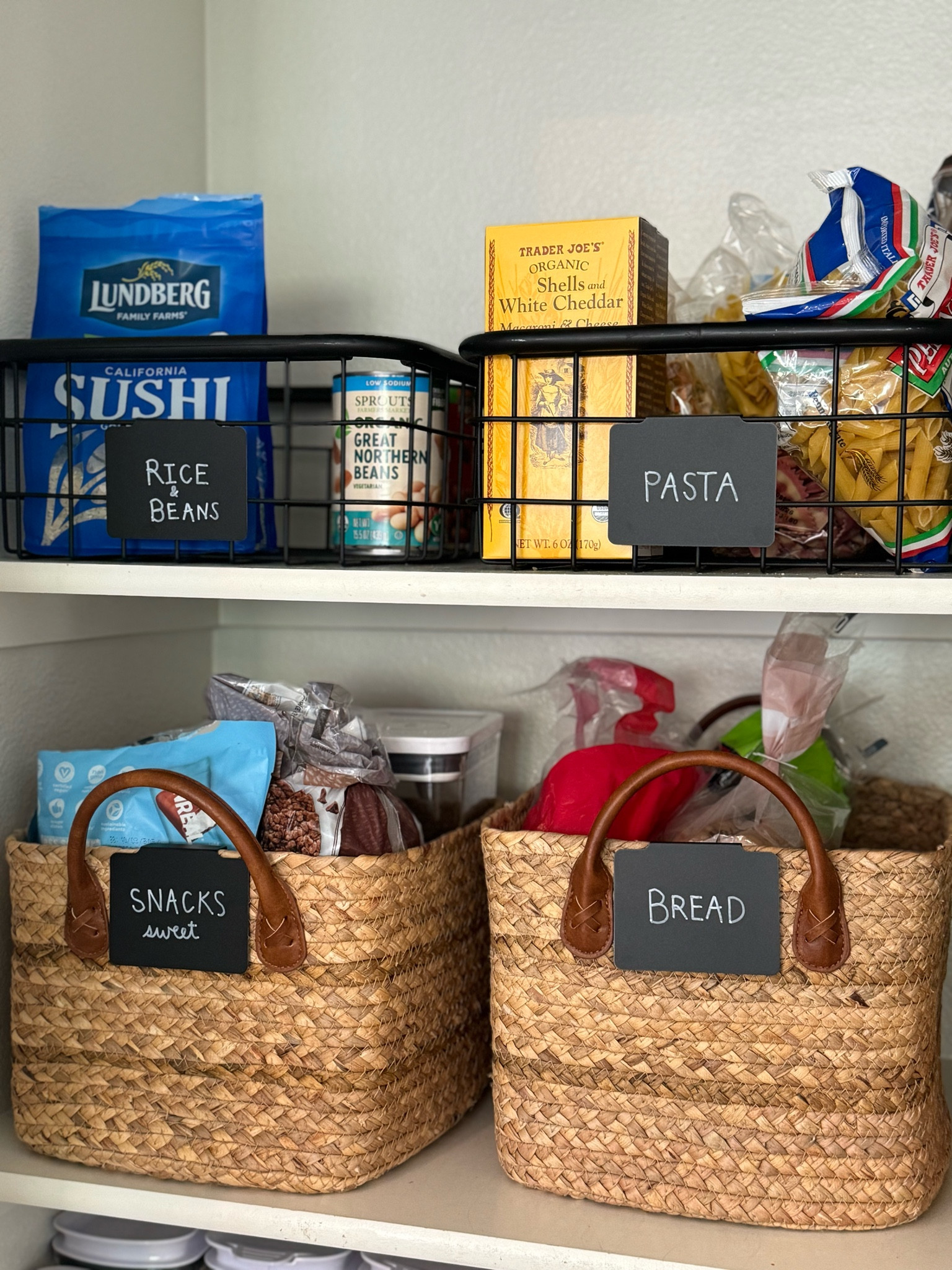 Black wire baskets, brown baskets, and labels 