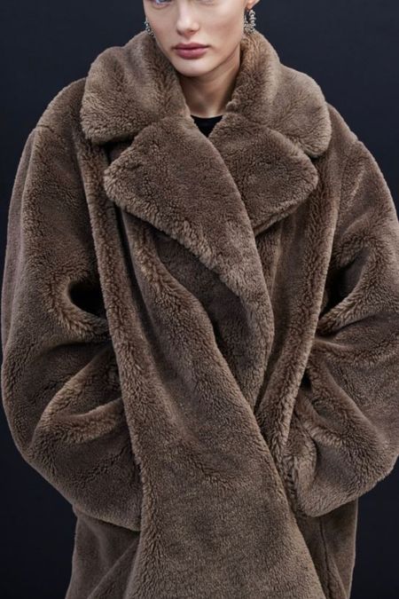The chocolate brown fur coat. 
A statement piece. 
#blackfriday

#fashionicon #timelesspieces #browneastethic

#LTKeurope #LTKSeasonal #LTKstyletip
