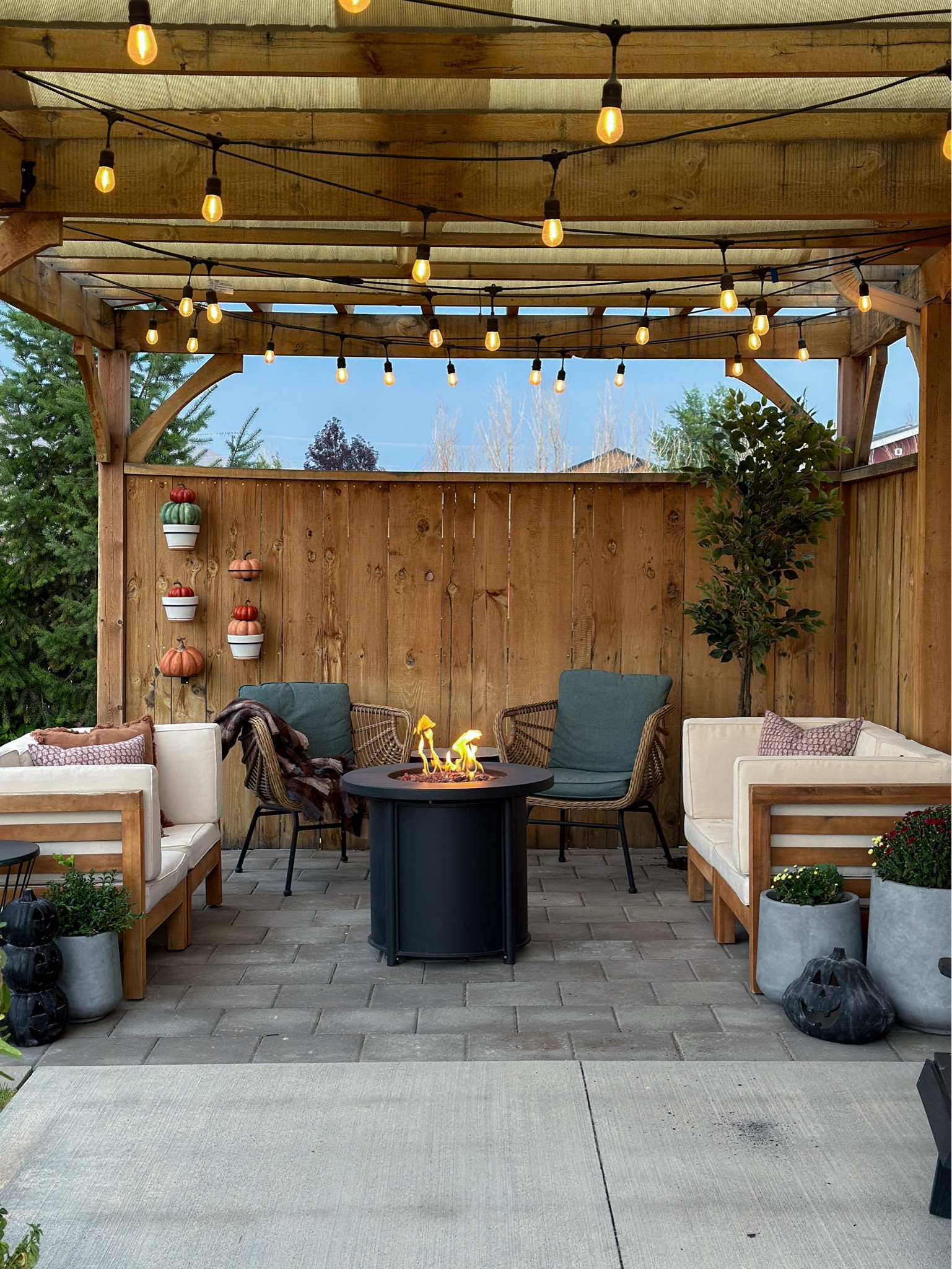 Fall on the back patio 🍂 

#LTKHome #LTKSeasonal #LTKFallSale